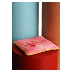 Artefactos de desarmonía Escultura almohada roja de Tero Kuitunen