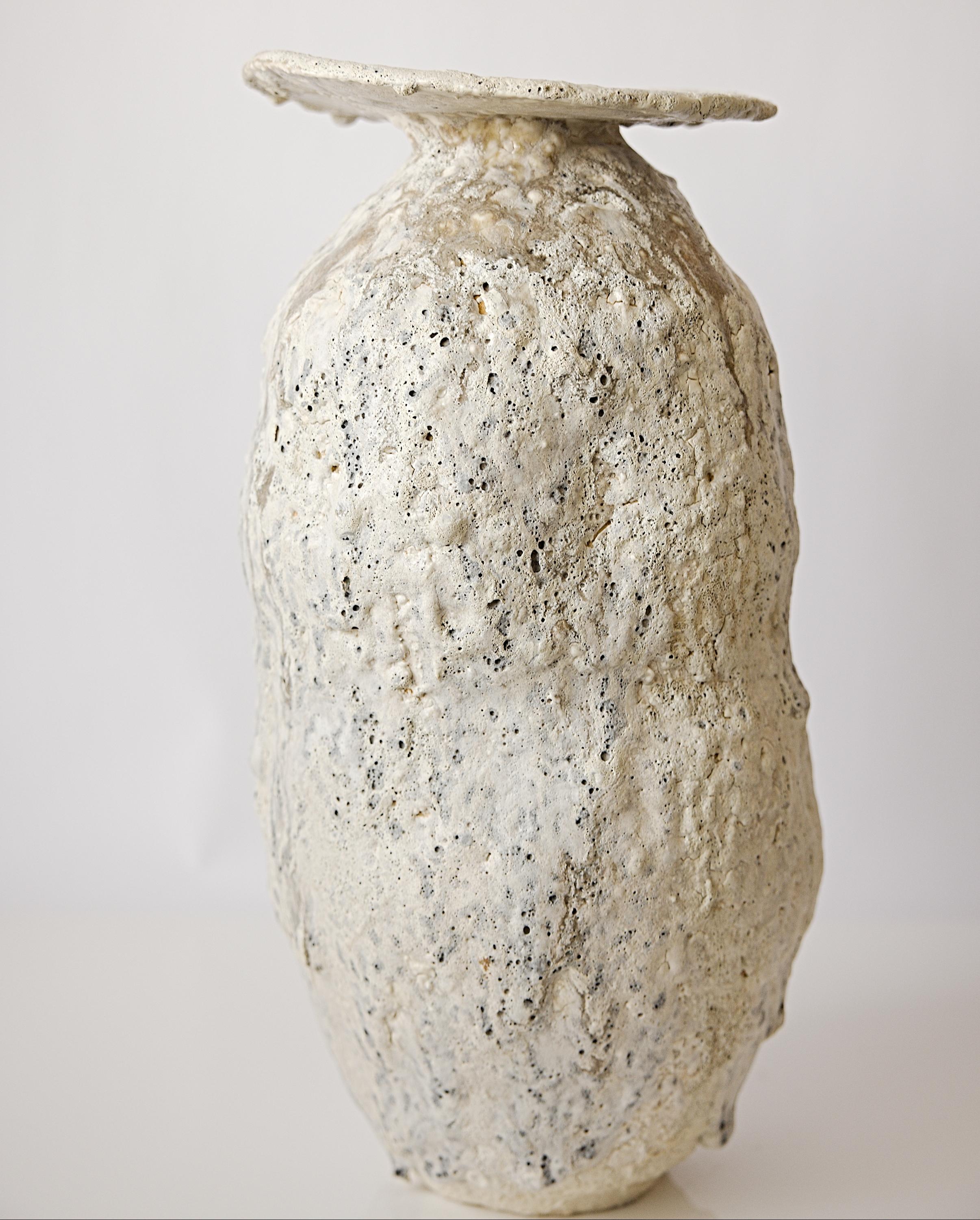 Grand vase Artifacts - fait à la main, unique en son genre en vente 1
