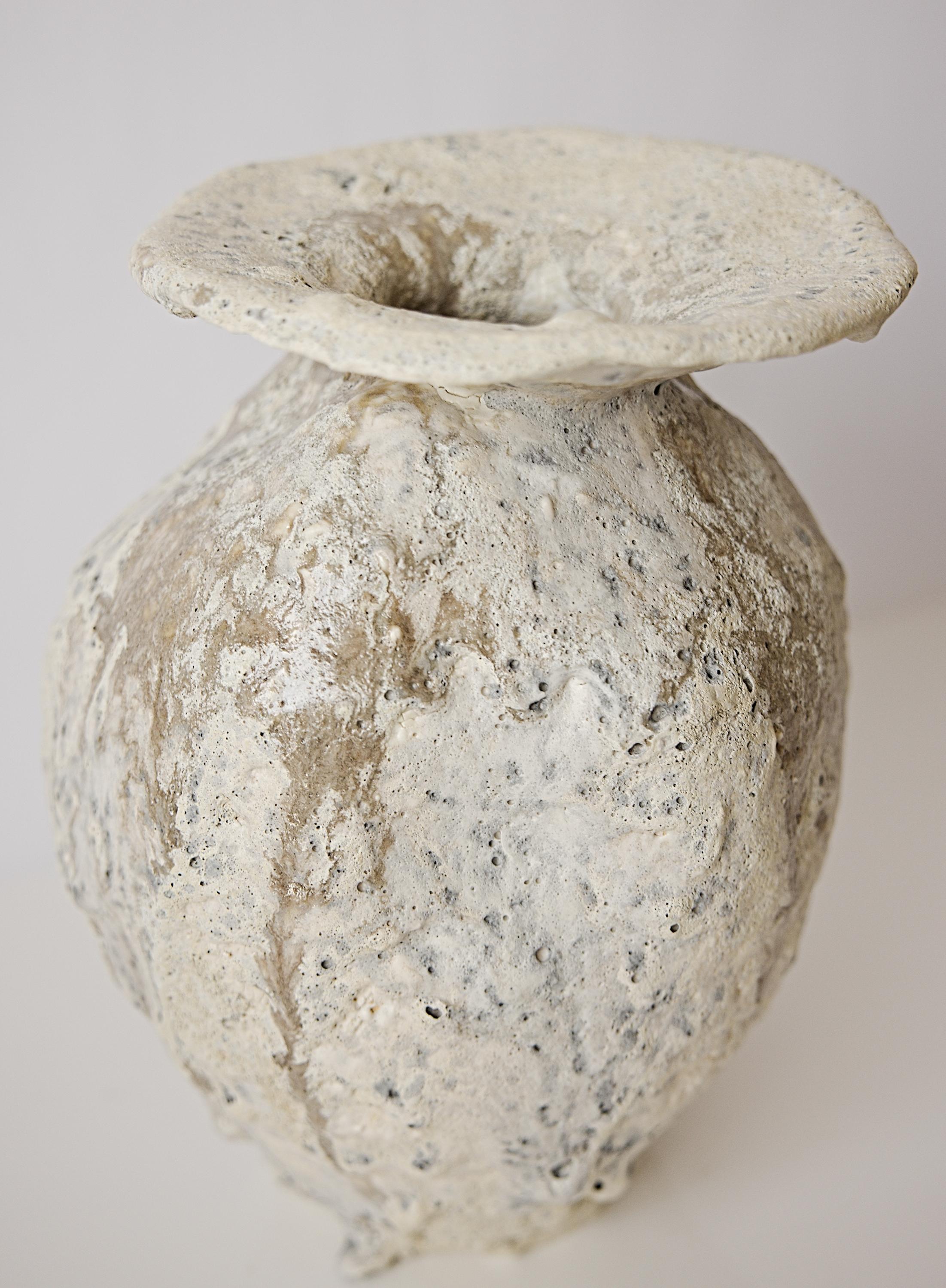 Artéfacts  Vase - fait à la main, unique en son genre en vente 2