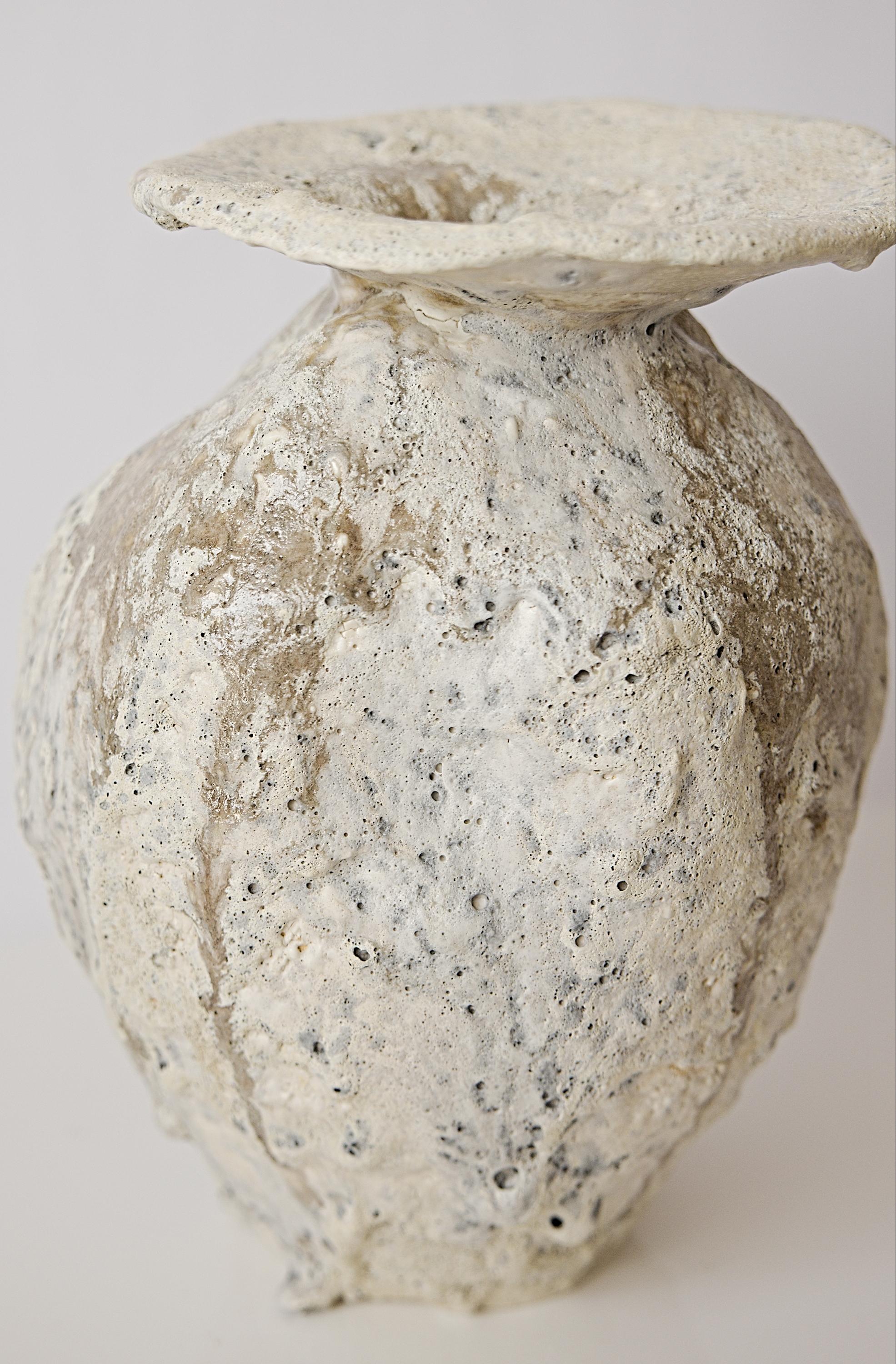 Vernissé Artéfacts  Vase - fait à la main, unique en son genre en vente