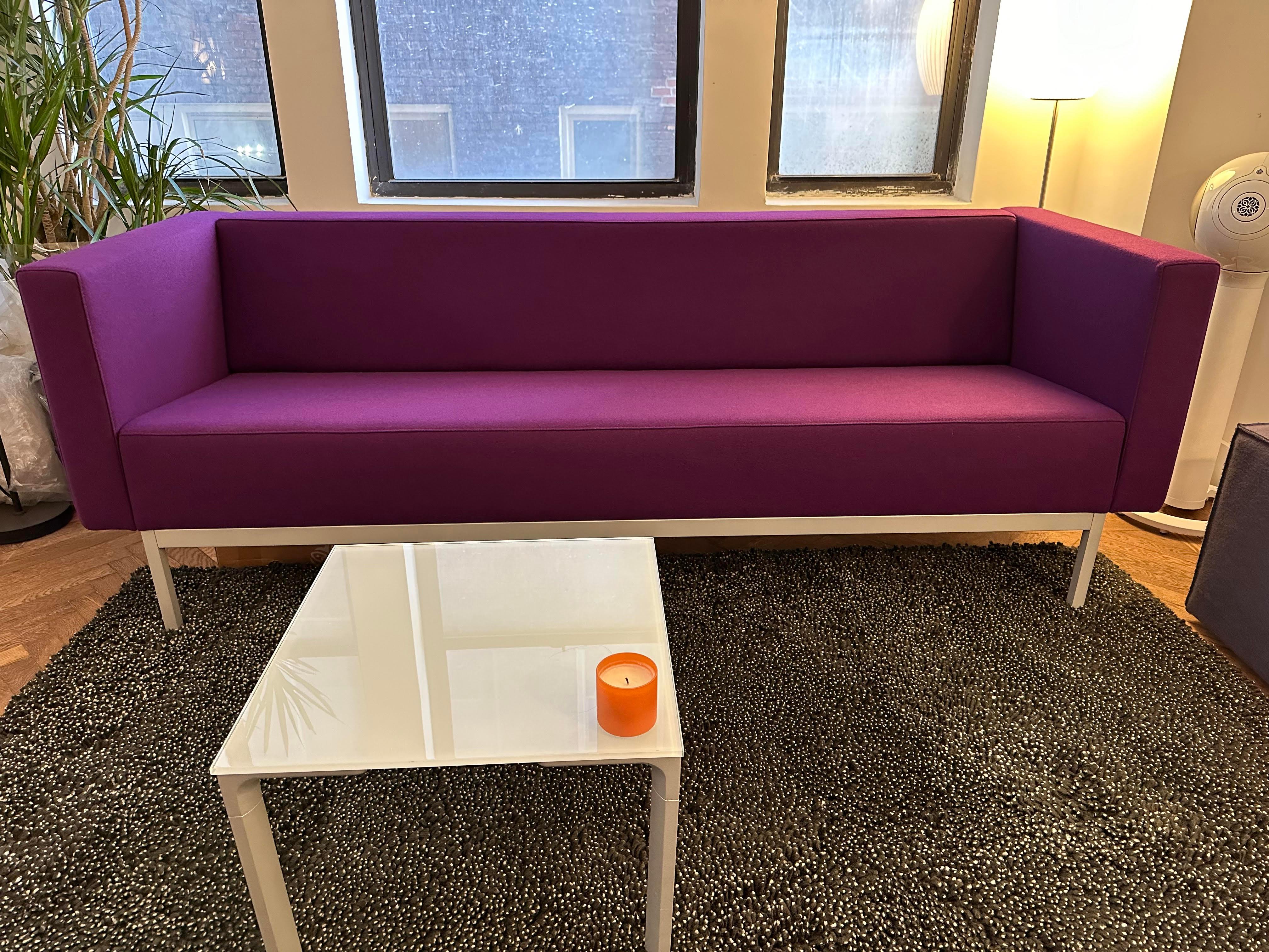 Artifort Purple 070 Sofa, 2.5 Seater with Arms by Kho Liang Ie in STOCK In Excellent Condition For Sale In New York, NY