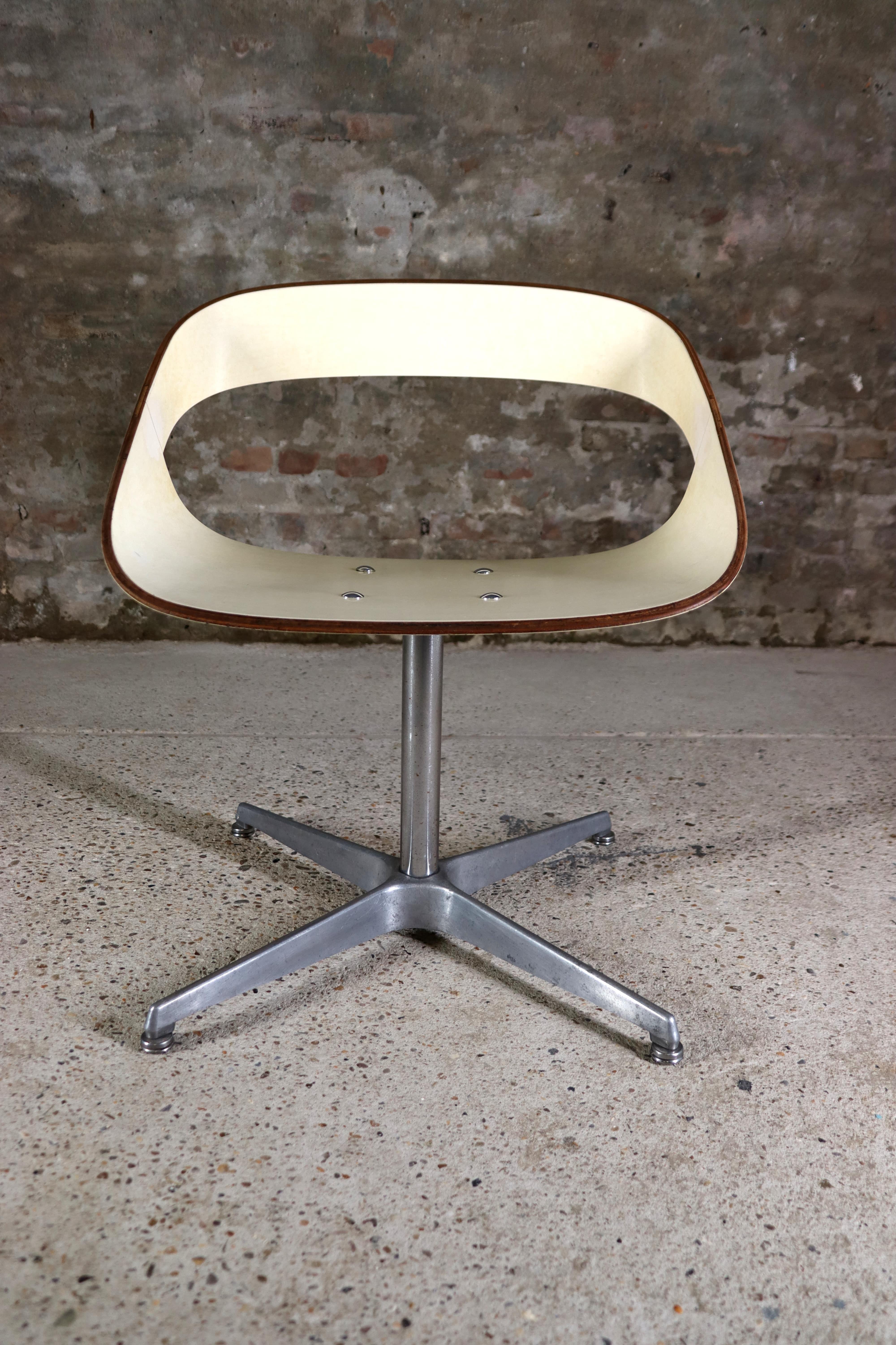Artifort - Série 130 RCA - Lot de 2 chaises pivotantes - Geoffrey Harcourt - 1965 en vente 3