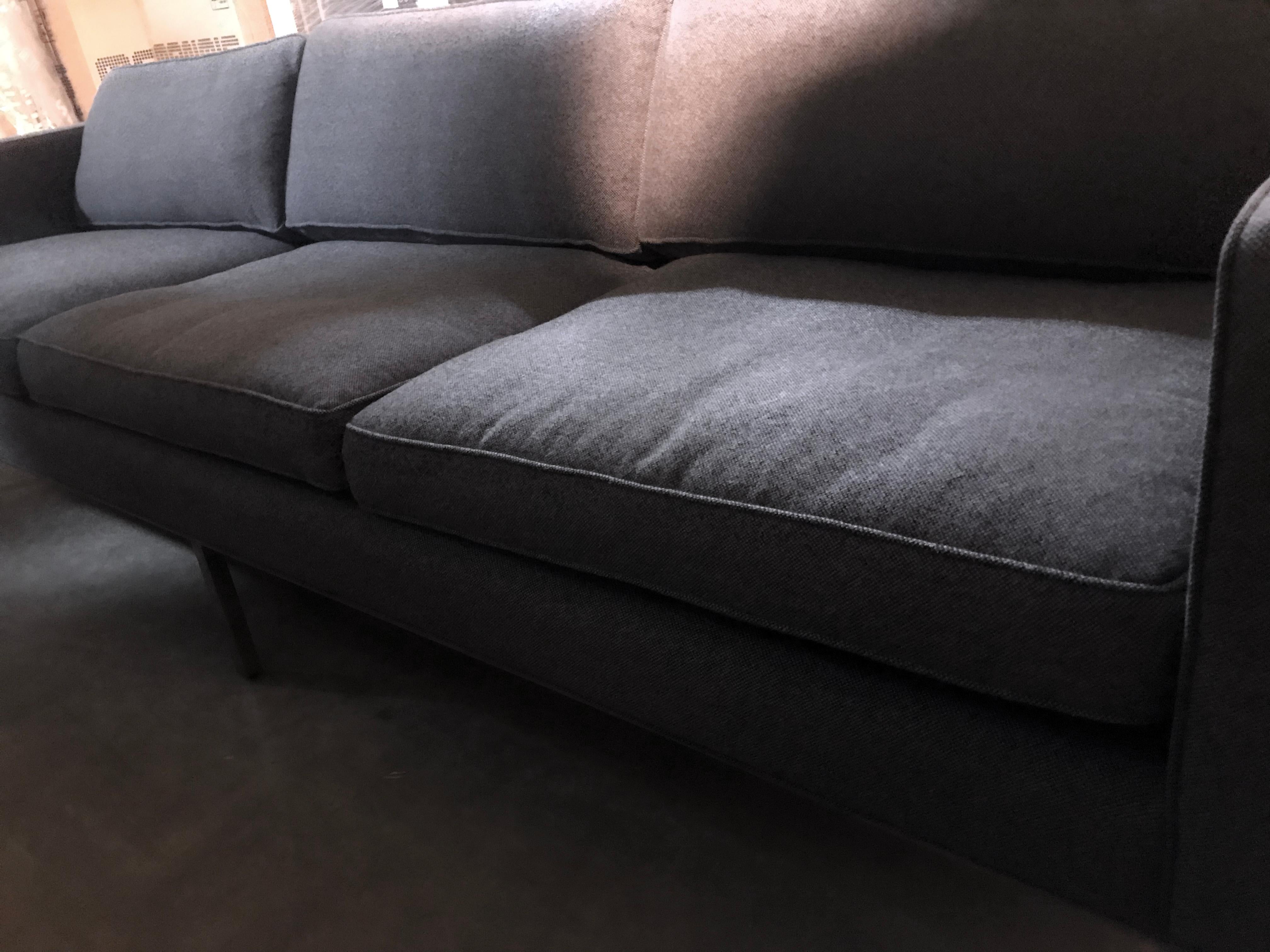 Artifort 905 Comfort Sofa In Excellent Condition In New York, NY