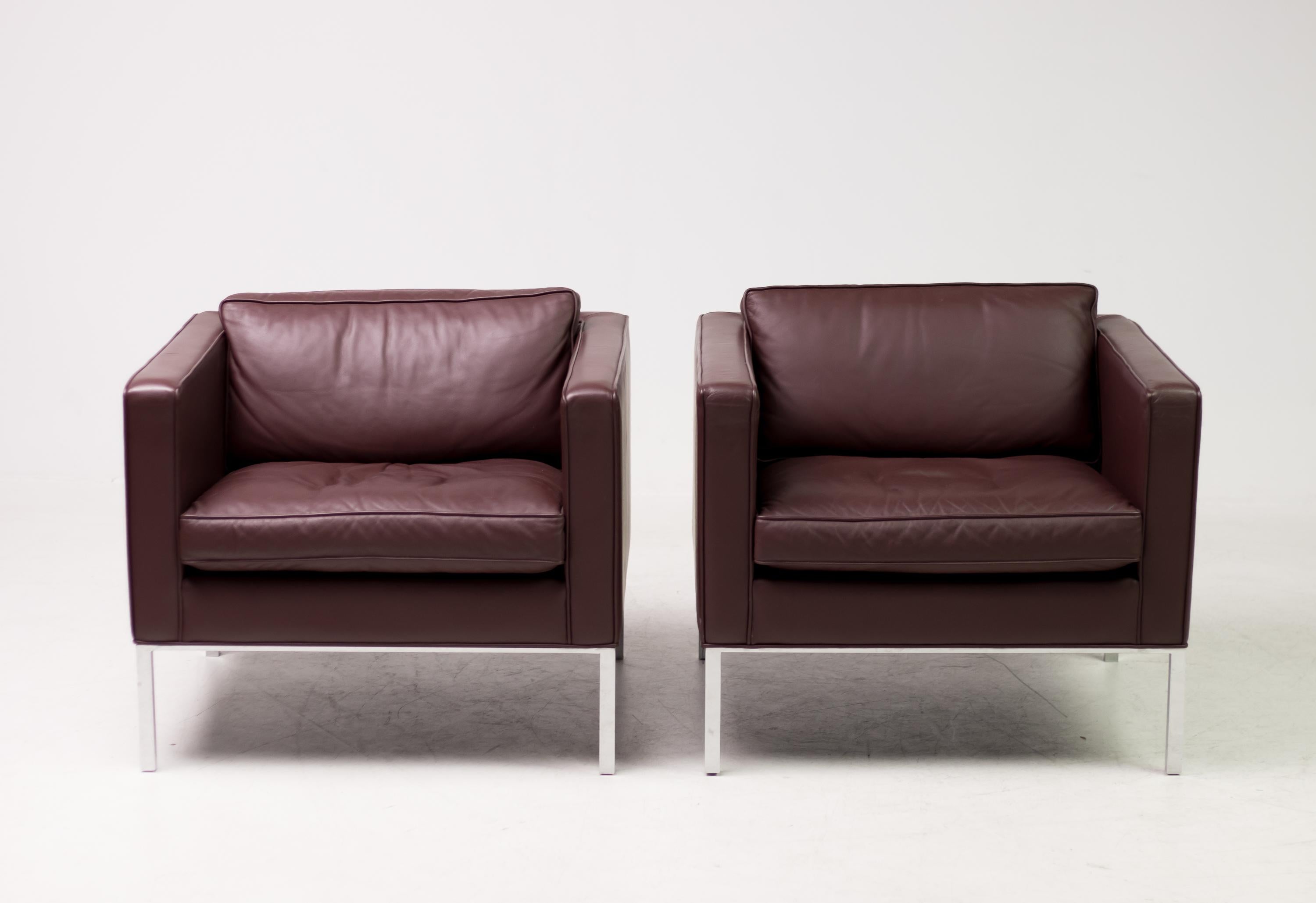 Artifort 905 Lounge Chairs 1