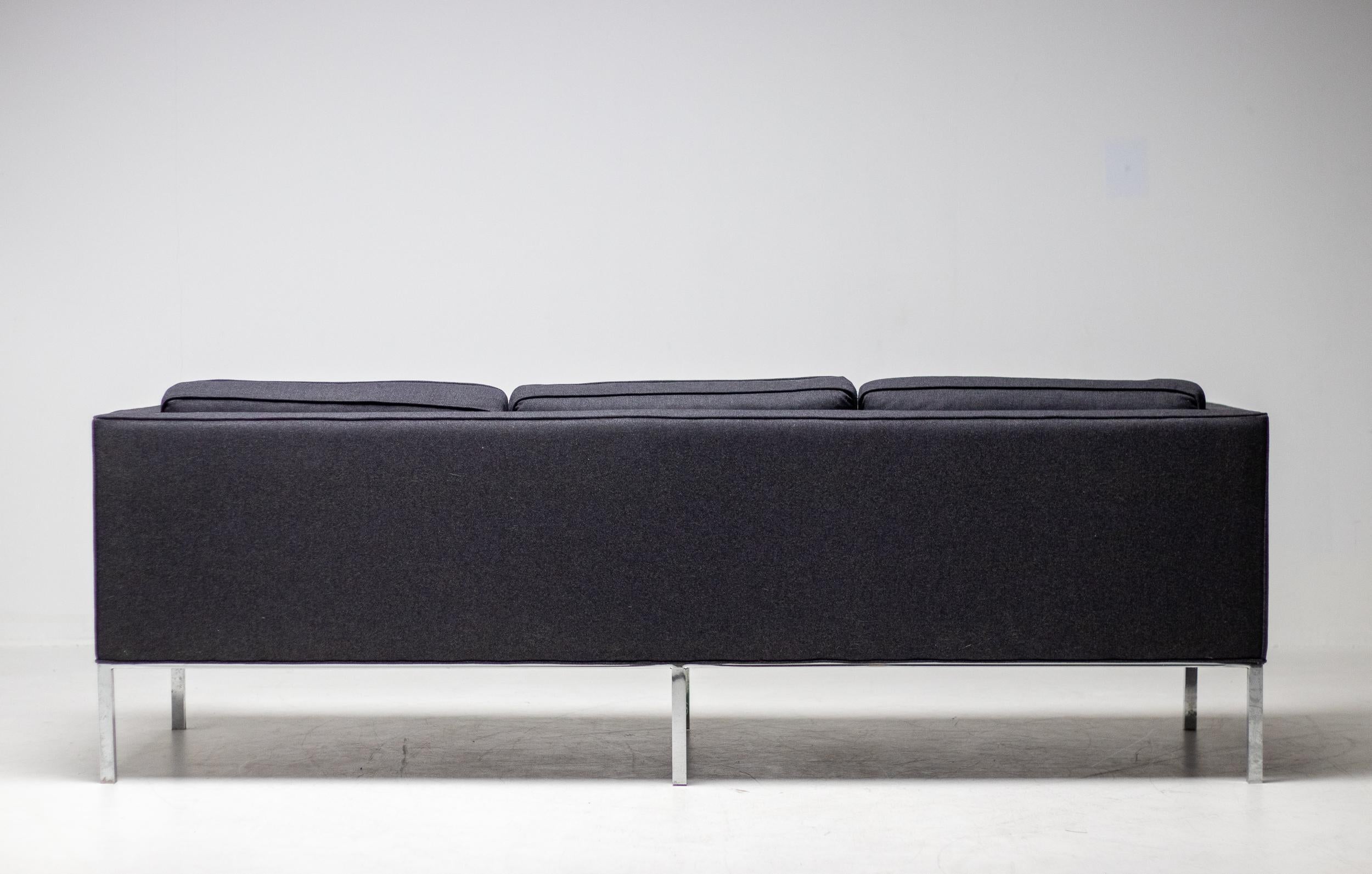 Mid-Century Modern Artifort 905 Sofa