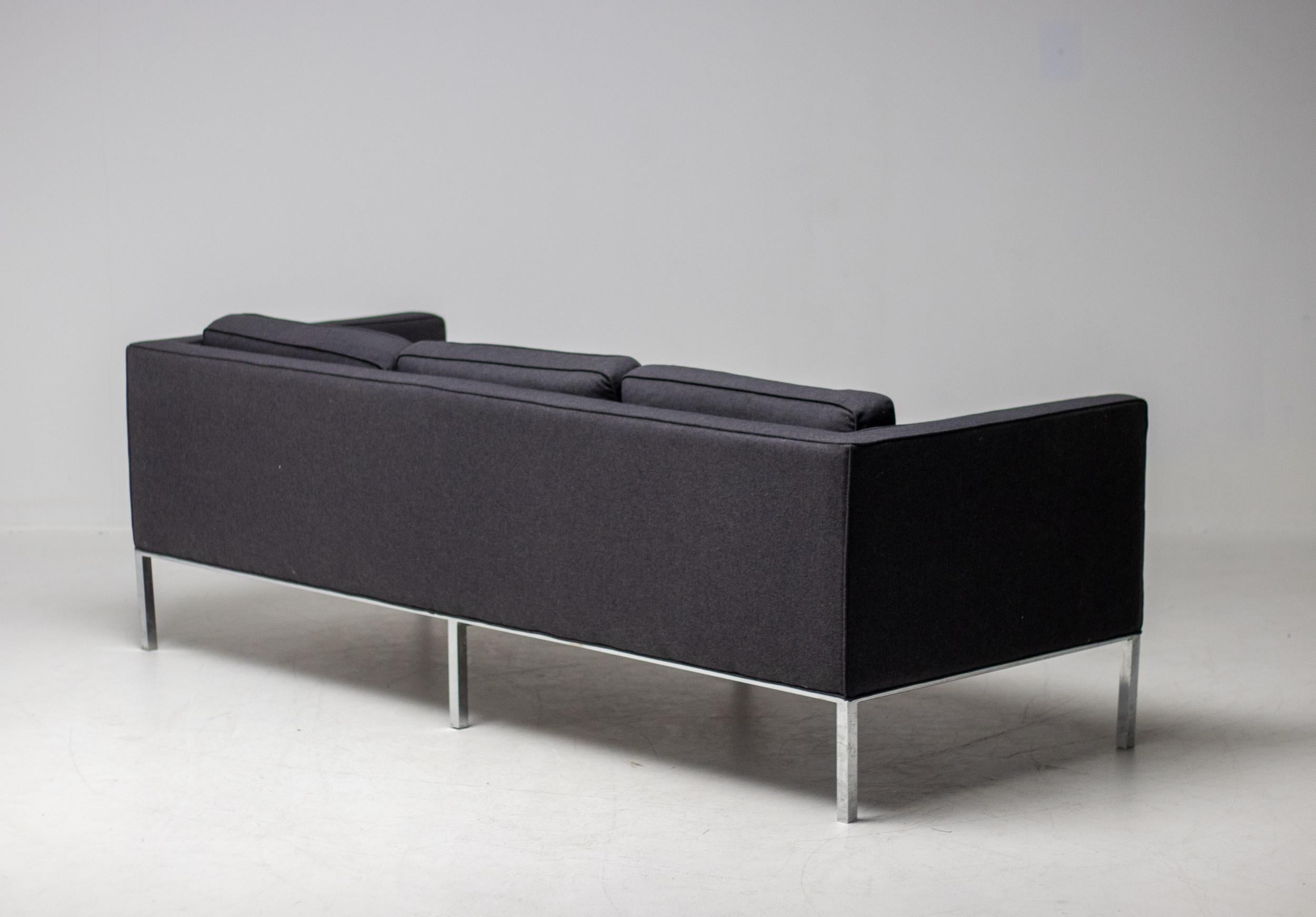 Dutch Artifort 905 Sofa