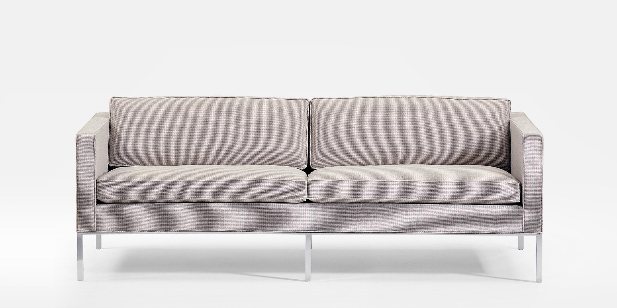 This design, dating from 1964, is still up to date. As slim and tender as your first love. A Classic that is now in production for its second time. Now available as contract seating for executive areas and lounges or as a defining statement in