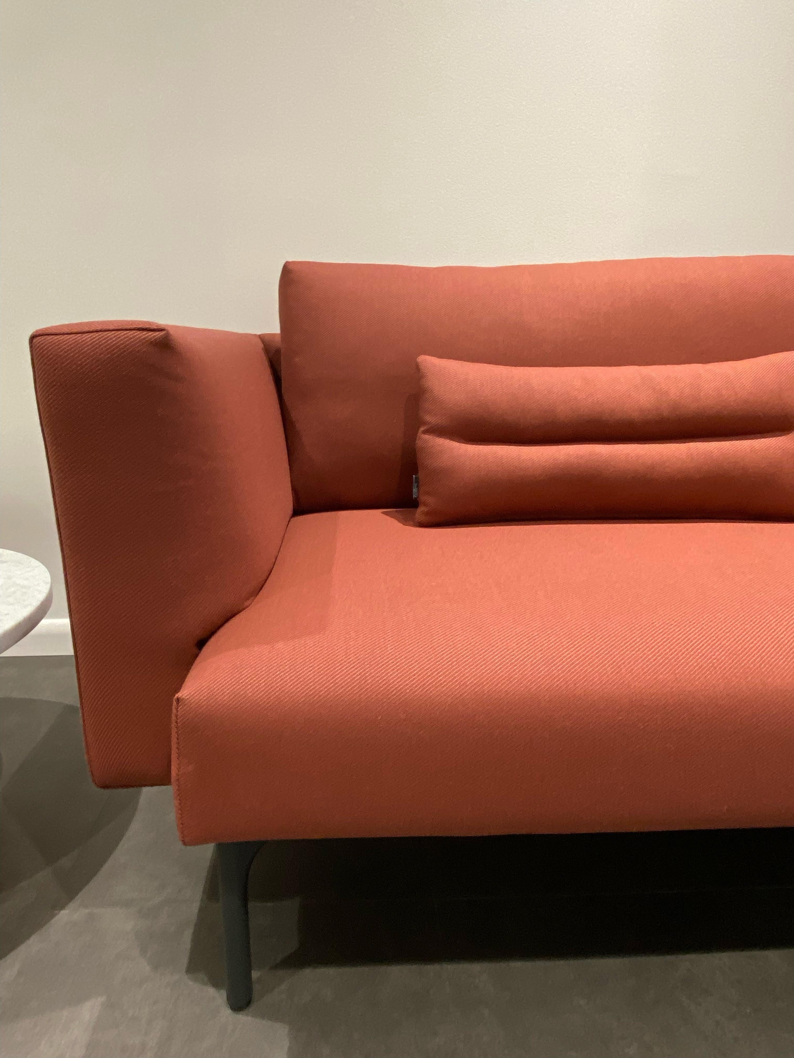 Artifort Arris Sofa by Artifort Design Group in STOCK In Excellent Condition For Sale In New York, NY