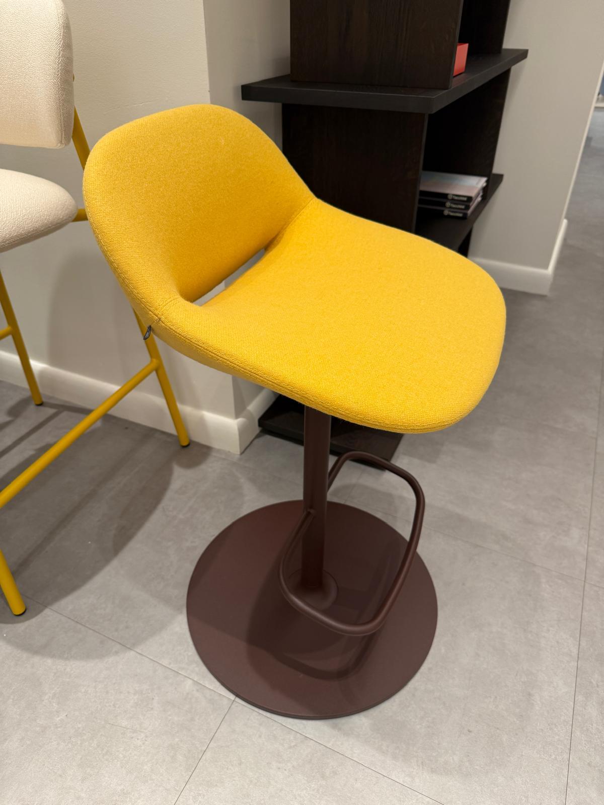Artifort  Beso Verstellbare Drehhocker von Khodi Feiz in STOCK (Niederländisch) im Angebot