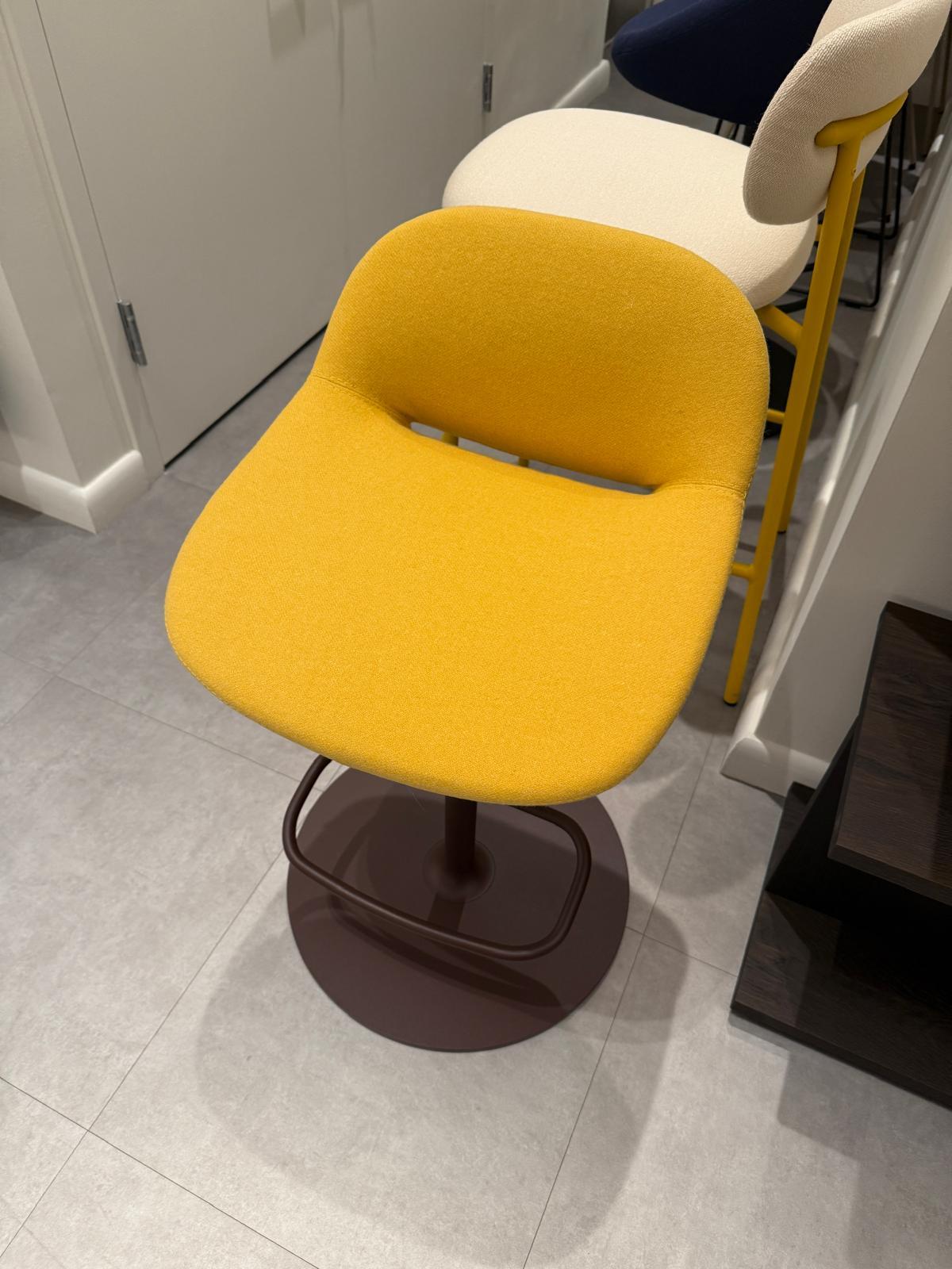 Artifort  Beso Verstellbare Drehhocker von Khodi Feiz in STOCK im Angebot 2