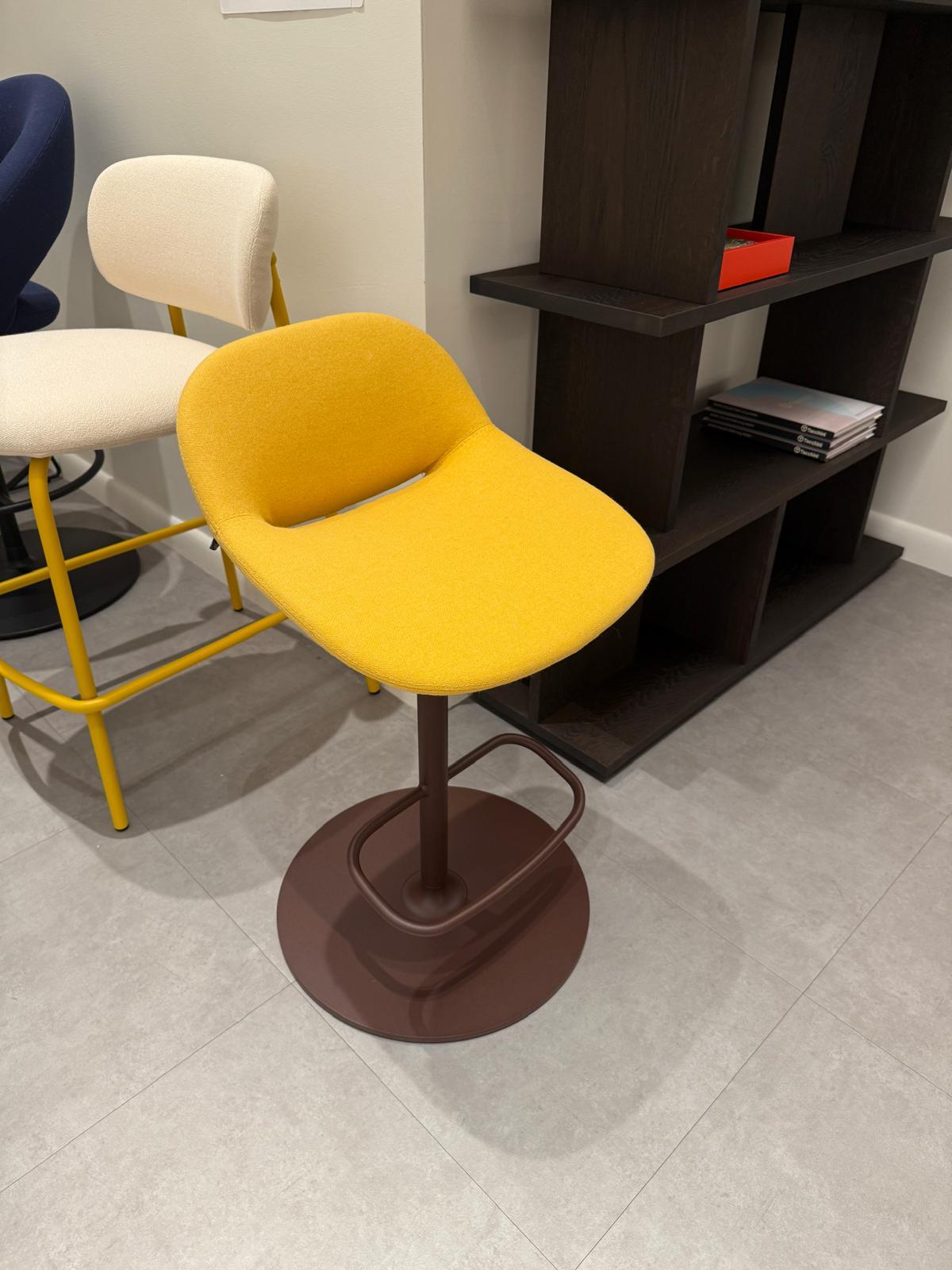 Artifort  Beso Verstellbare Drehhocker von Khodi Feiz in STOCK im Angebot 3