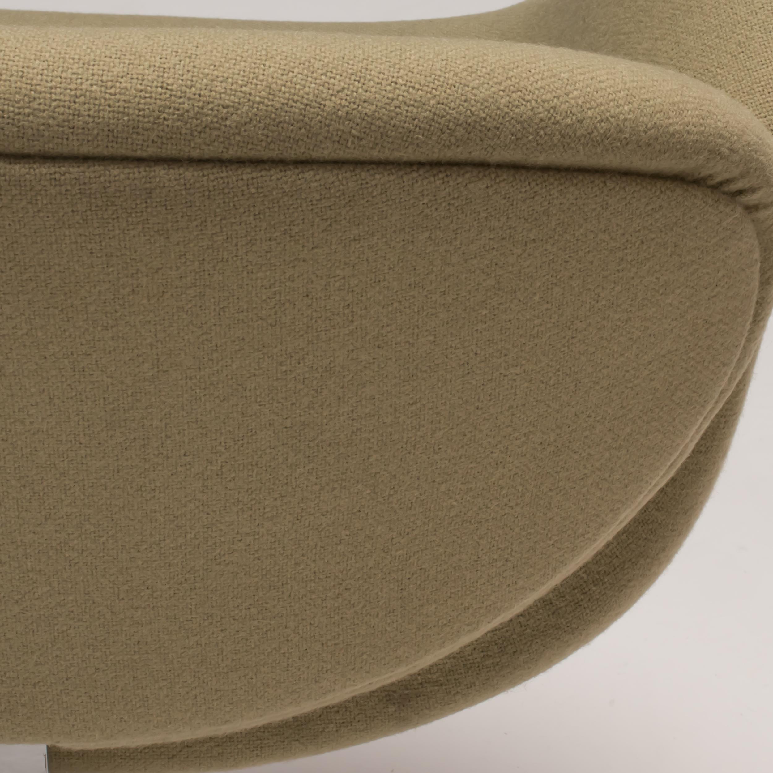 Artifort par Pierre Paulin, ensemble de trois chaises pivotantes Little Tulip en tissu vert en vente 7
