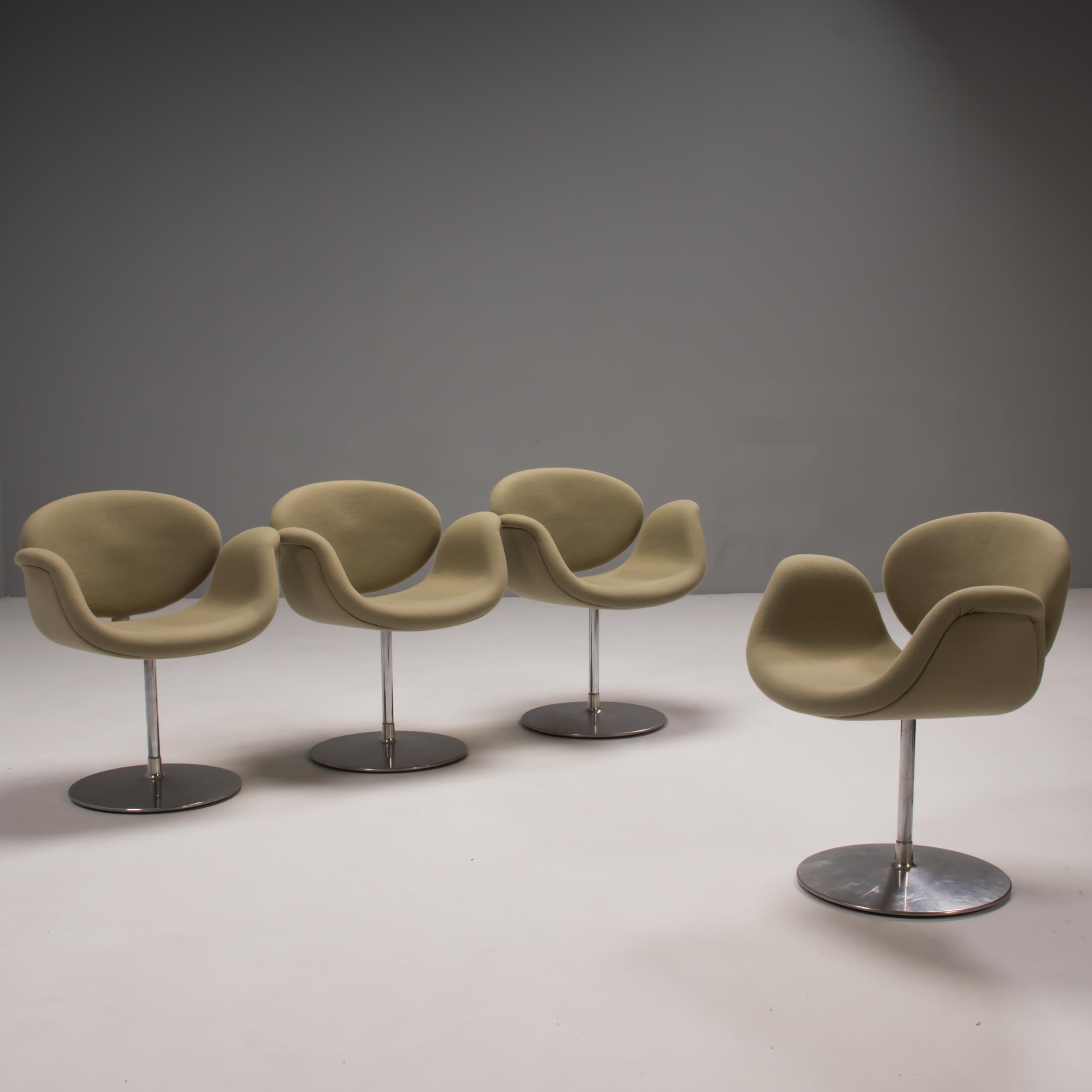 Néerlandais Artifort par Pierre Paulin, ensemble de trois chaises pivotantes Little Tulip en tissu vert en vente