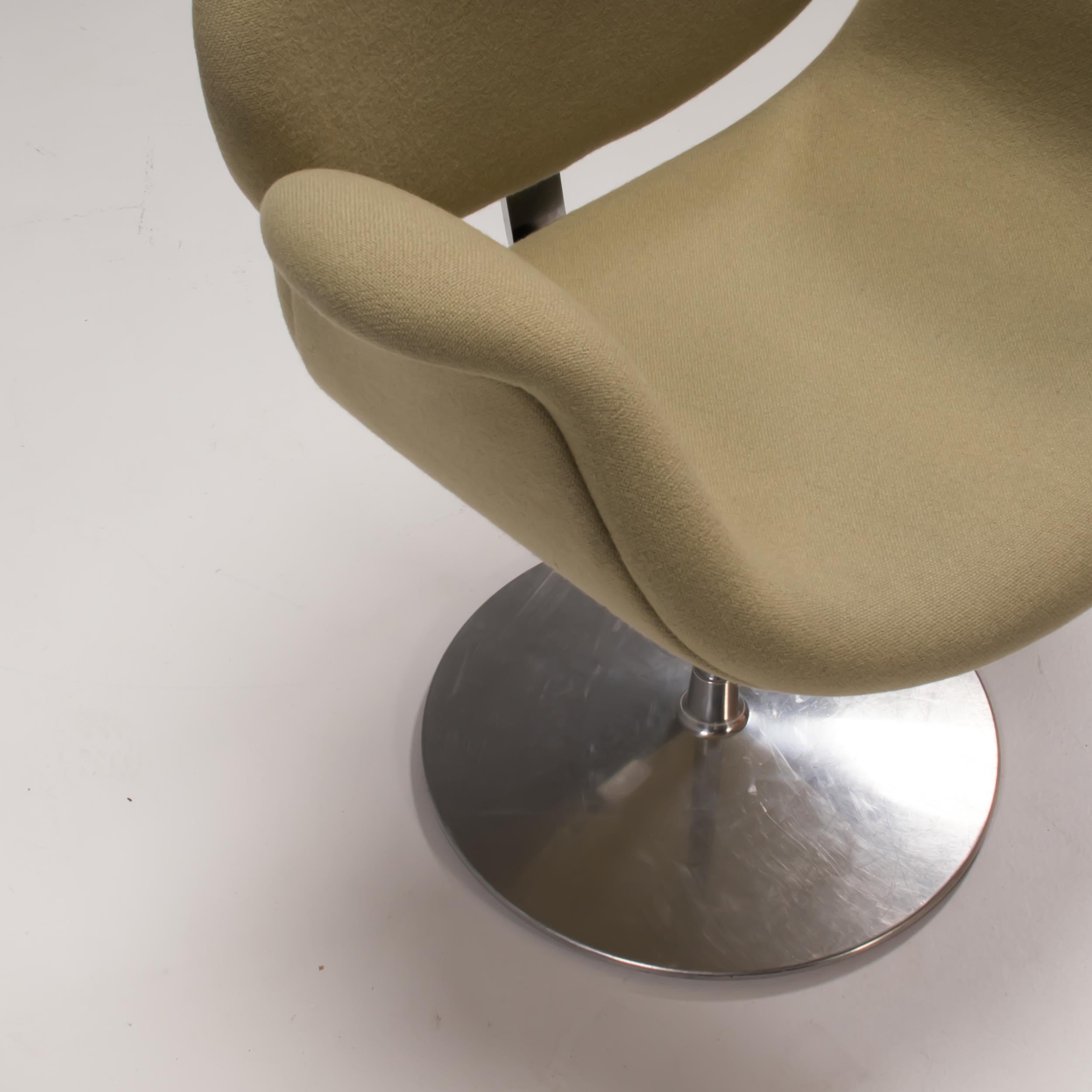 Tissu Artifort par Pierre Paulin, ensemble de trois chaises pivotantes Little Tulip en tissu vert en vente