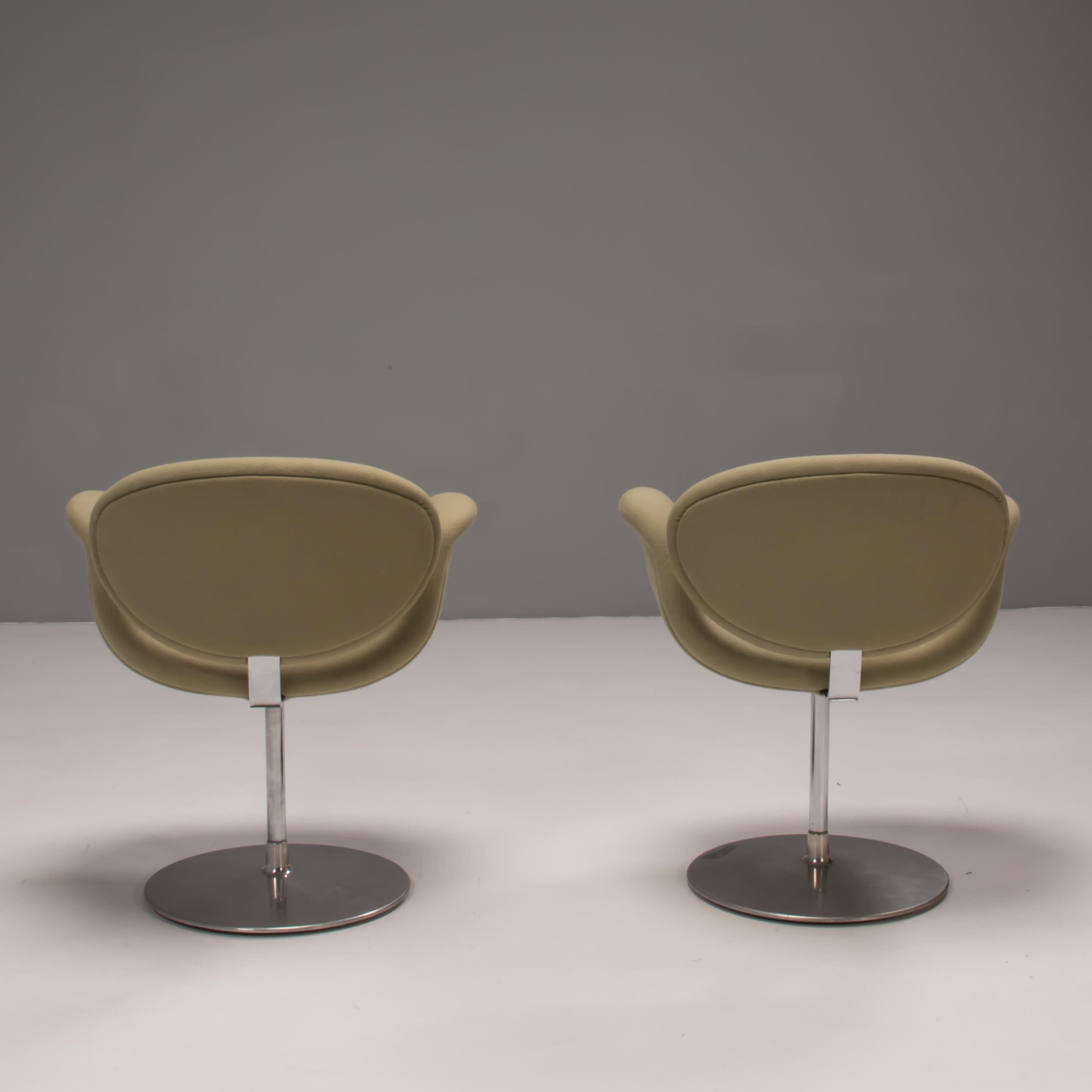 Artifort par Pierre Paulin, ensemble de trois chaises pivotantes Little Tulip en tissu vert en vente 1