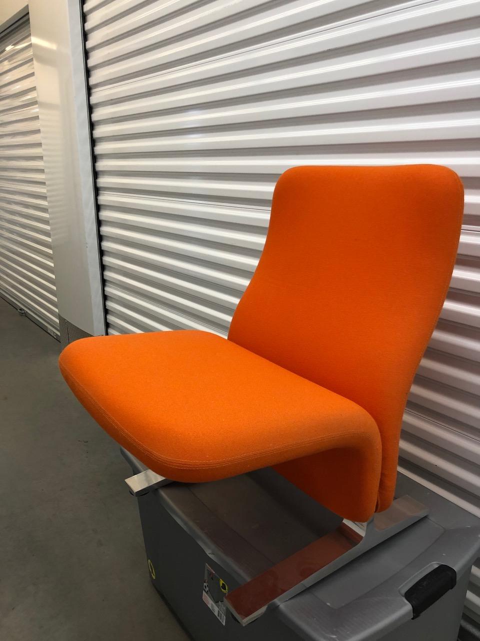 Iconic Artifort Concorde is a lounge chair without armrests. It was originally designed by Pierre Paulin for the airport waiting space of the French plane 'Concorde'. The chairs were named after this plane.
