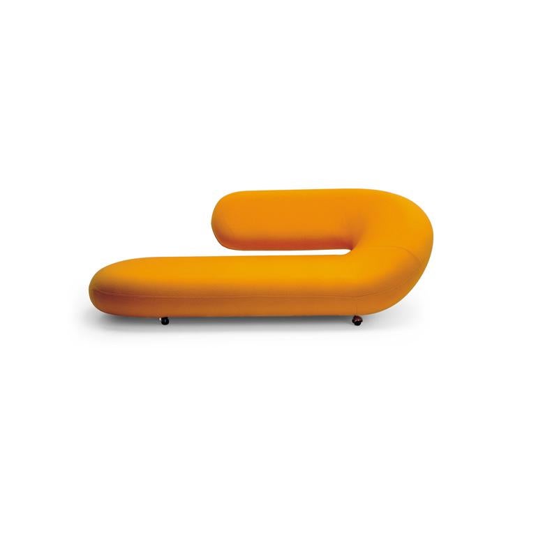Countless designers have been inspired by the IDEA behind the chaise lounge. Here is the interpretation of Geoffrey Harcourt from 1970. A perfect seat on which to stretch out and unwind. A monument in the modern interior. Also known as
