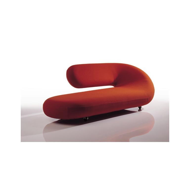 Countless designers have been inspired by the idea behind the chaise longue. Here is the interpretation of Geoffrey Harcourt from 1970. A perfect seat on which to stretch out and unwind. A monument in the modern interior. Also known as
