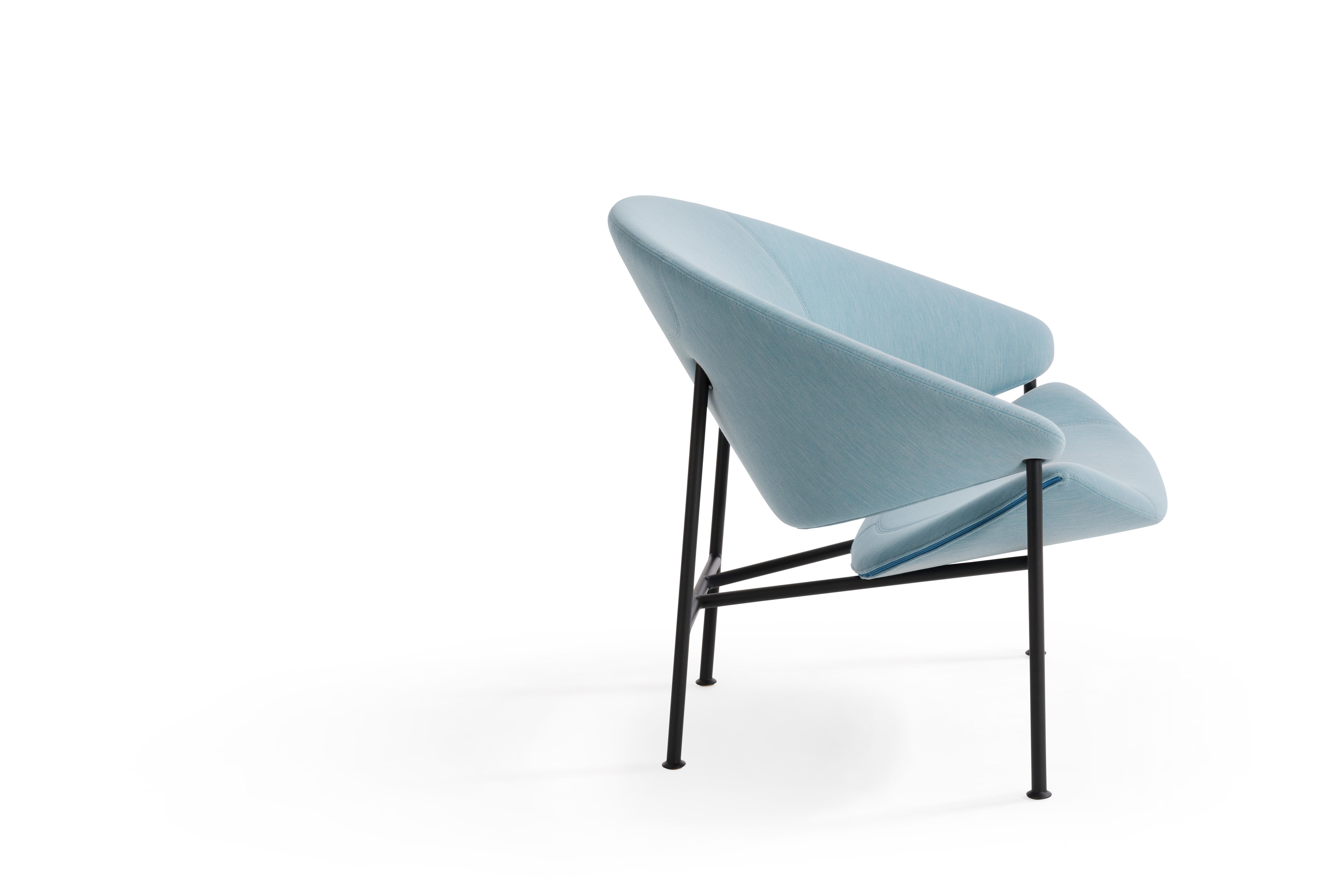 Customizable Artifort Glider Lounge Chair Designed by Luca Nichetto For Sale 3