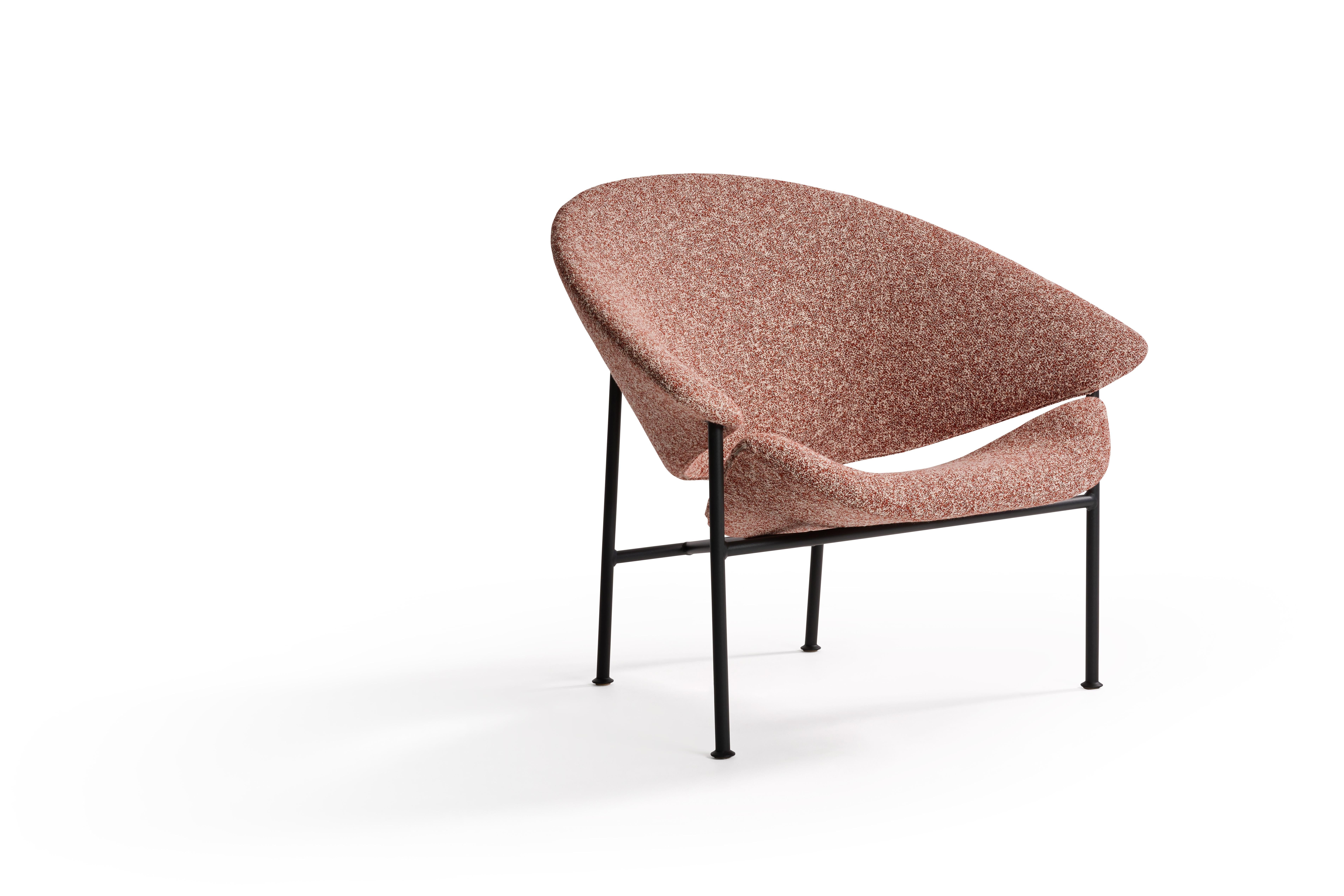 Customizable Artifort Glider Lounge Chair Designed by Luca Nichetto For Sale 1