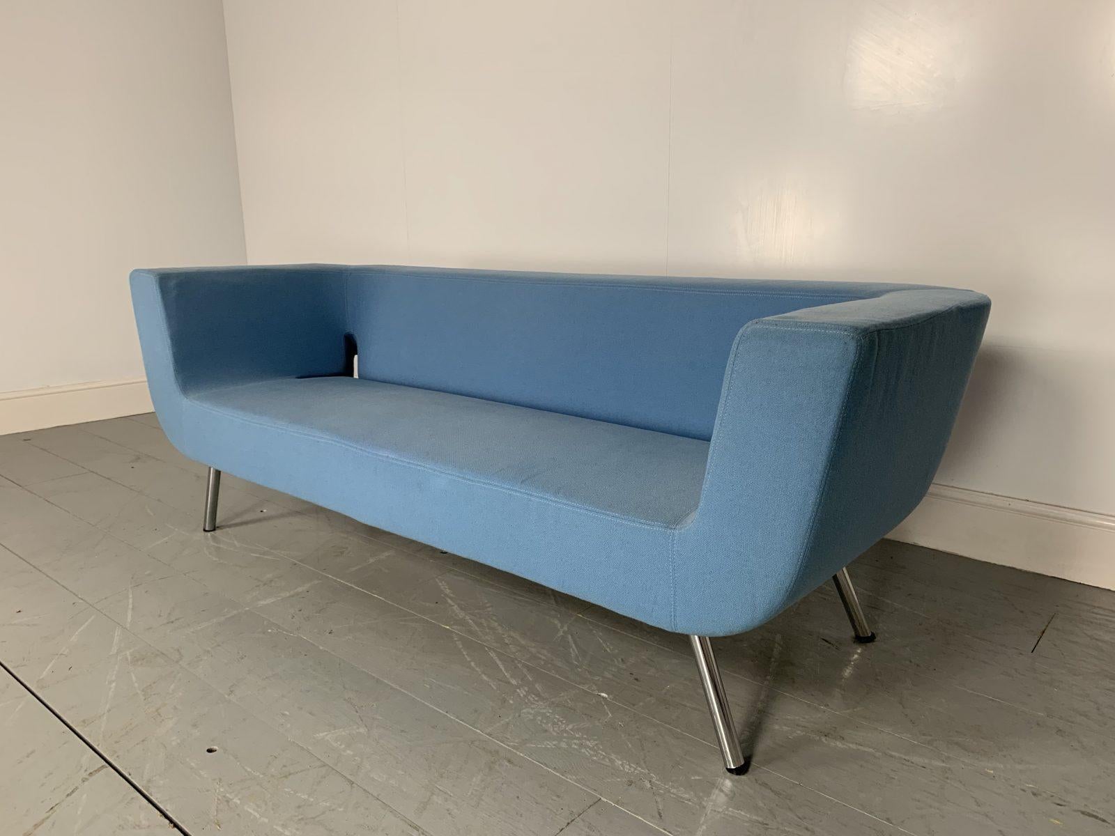 Artifort Diplomat Bono Sofa in Blue Kvadrat Wool In Good Condition For Sale In Barrowford, GB