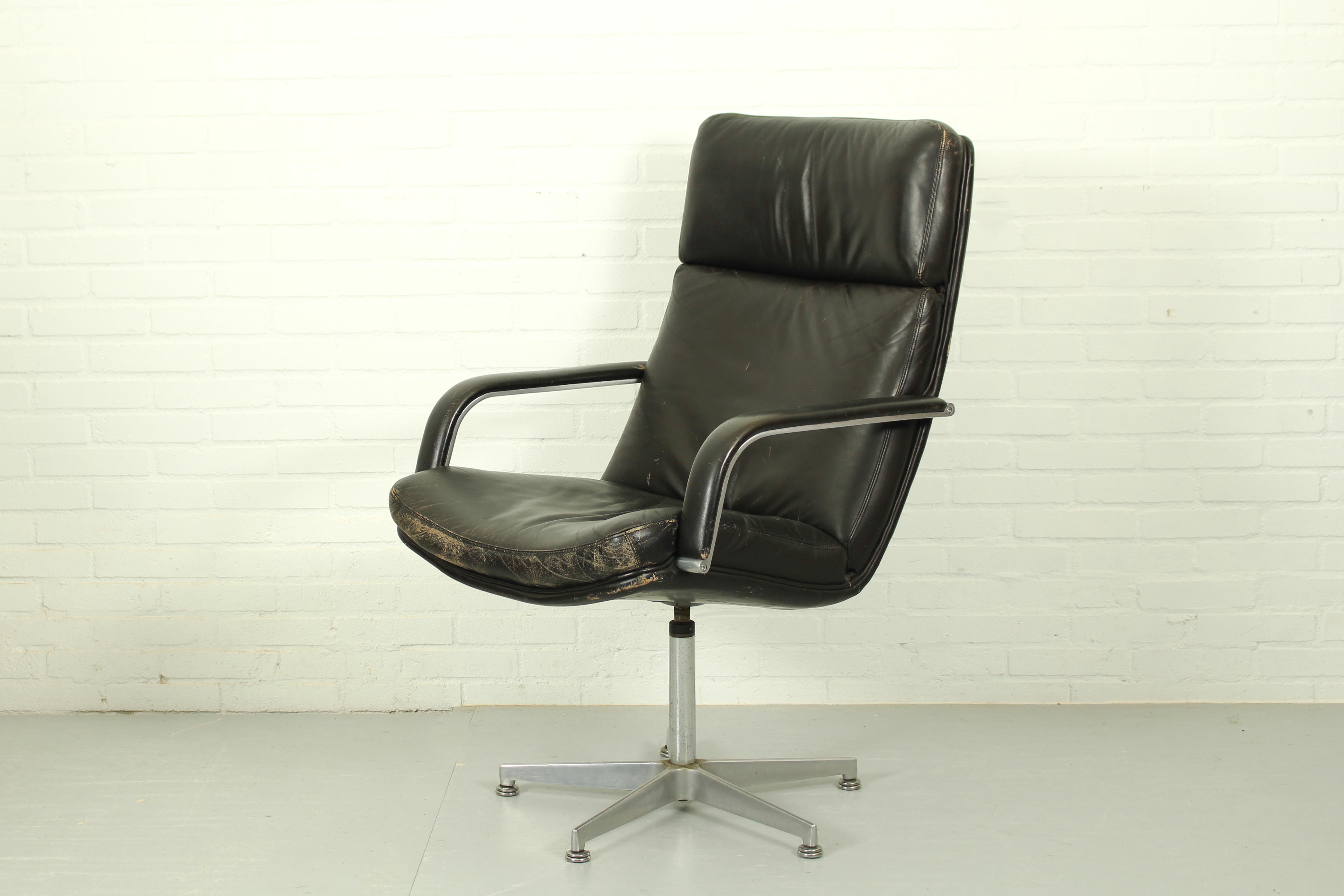 Mid-Century Modern Artifort executive desk chair by Geoffrey Harcourt, 1970s For Sale