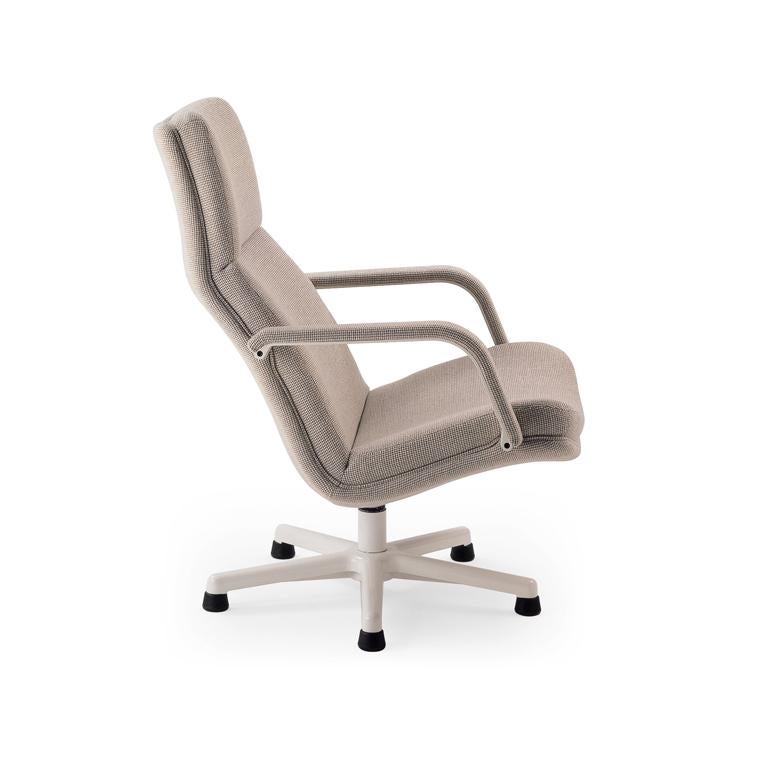 Modern Customizable Artifort F156 Chair by Geoffrey D. Harcourt RDI For Sale
