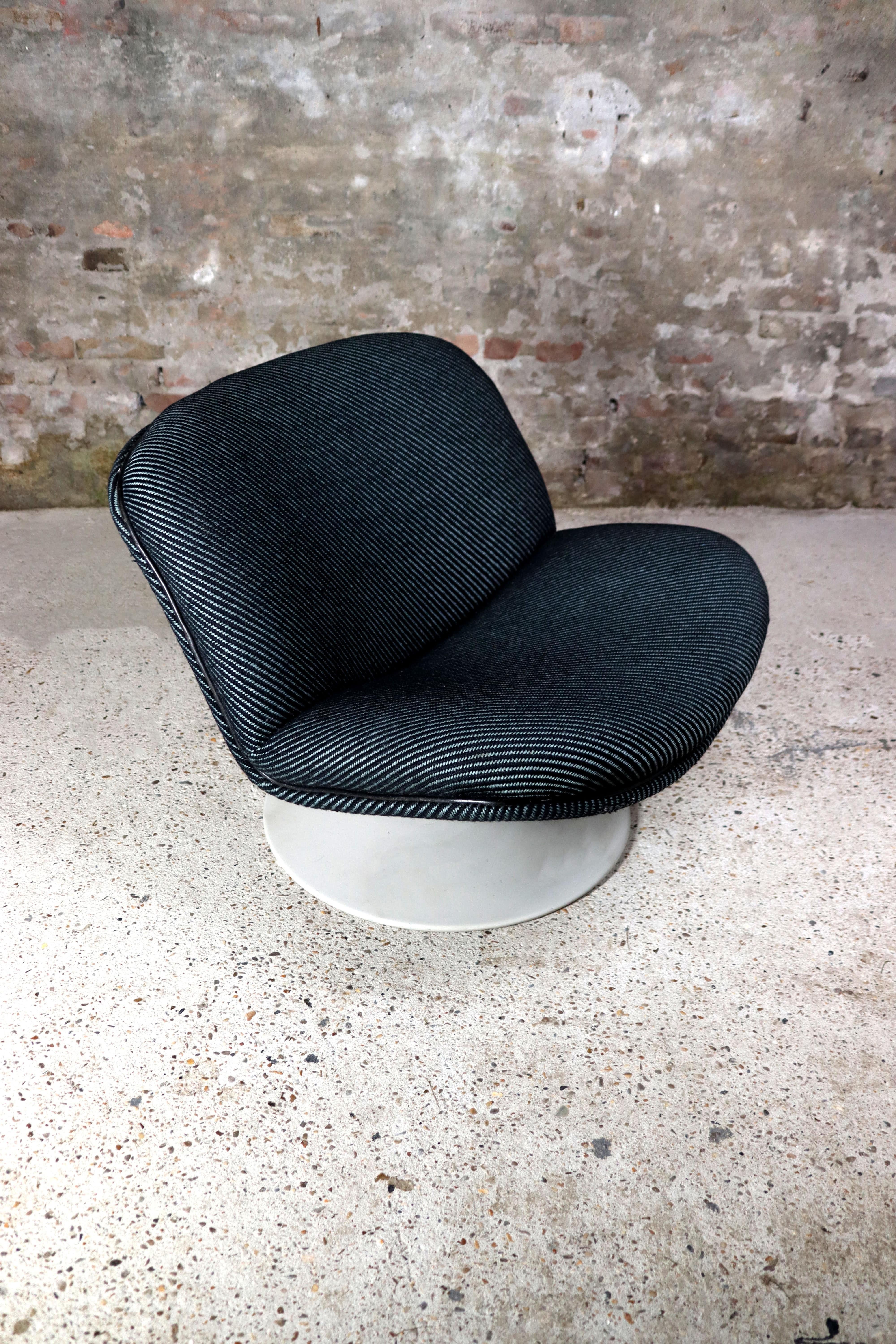Artifort – F508 – Lounge chair – Geoffrey Harcourt – Ploegwool Fabric In Good Condition For Sale In NIEUWKUIJK, NB