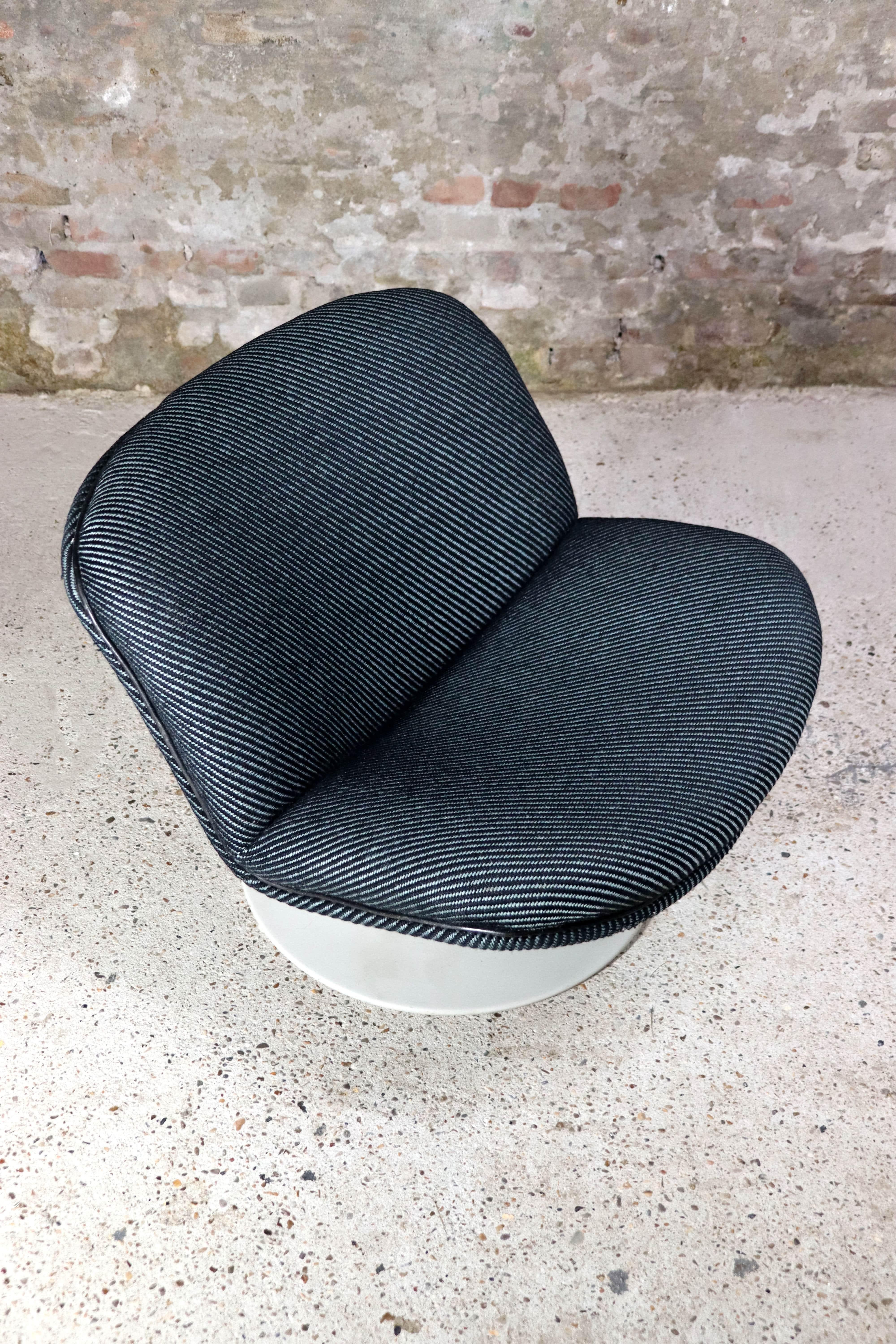 Late 20th Century Artifort – F508 – Lounge chair – Geoffrey Harcourt – Ploegwool Fabric For Sale