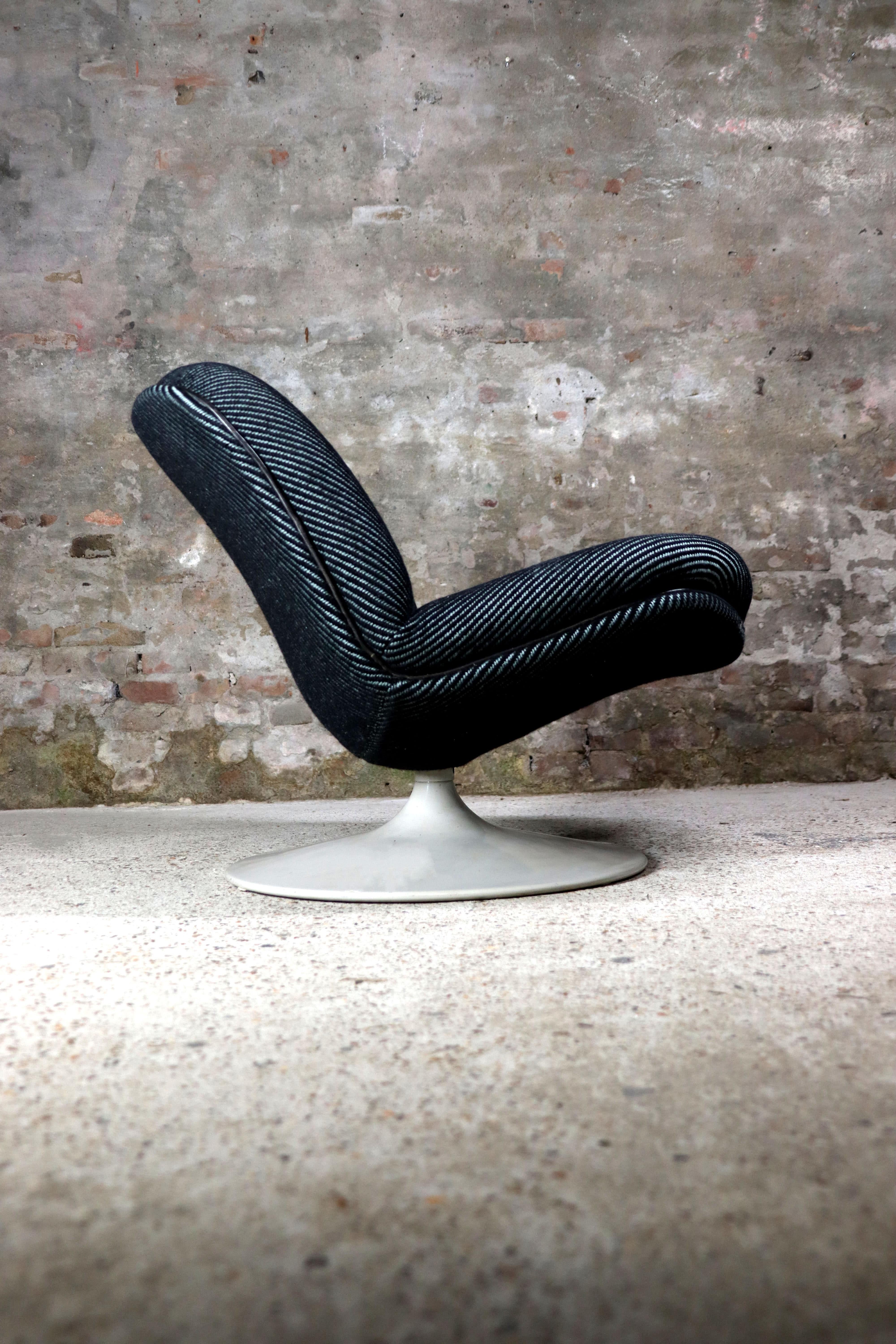 Wool Artifort – F508 – Lounge chair – Geoffrey Harcourt – Ploegwool Fabric For Sale