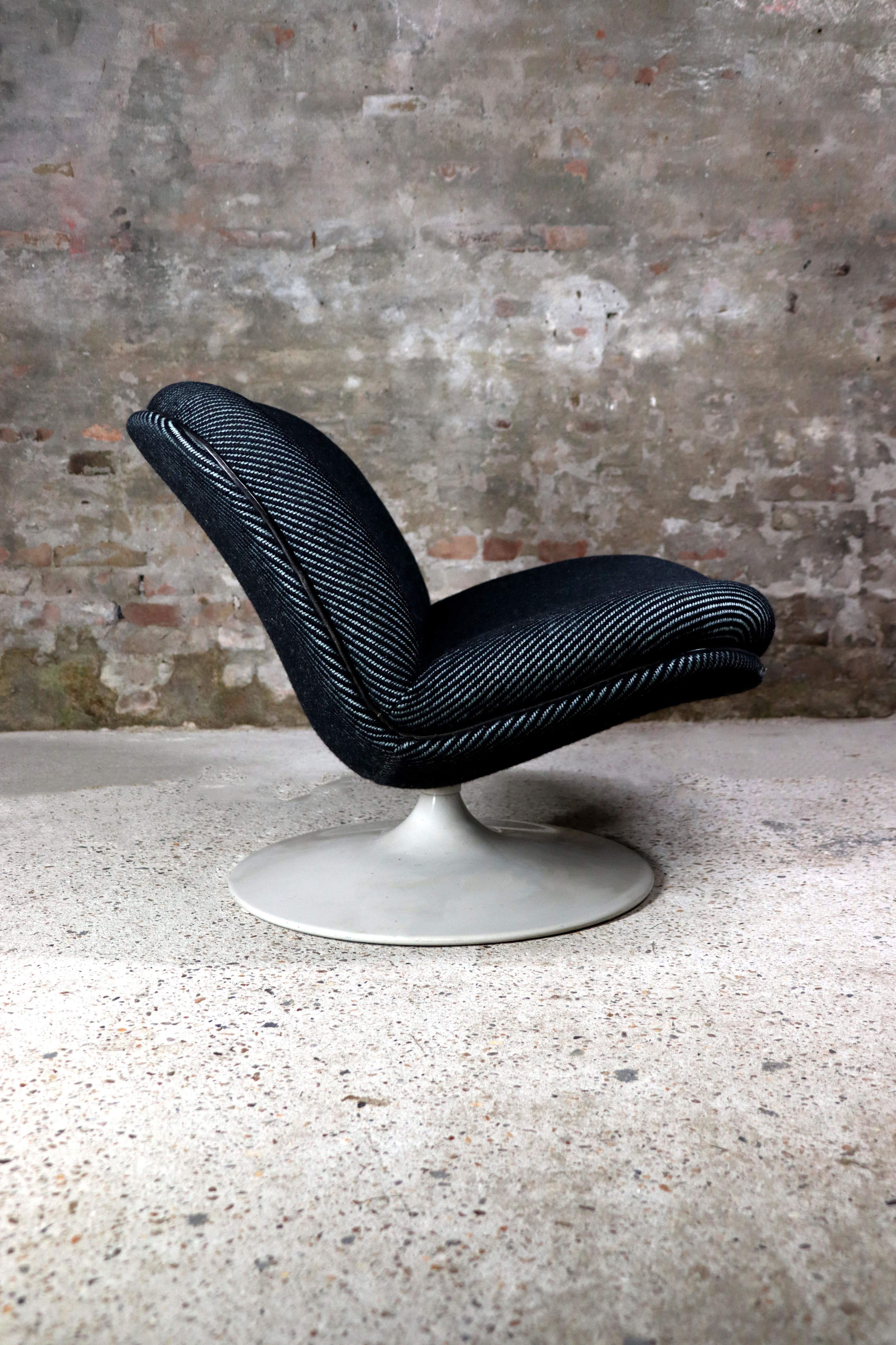 Artifort – F508 – Lounge chair – Geoffrey Harcourt – Ploegwool Fabric For Sale 1