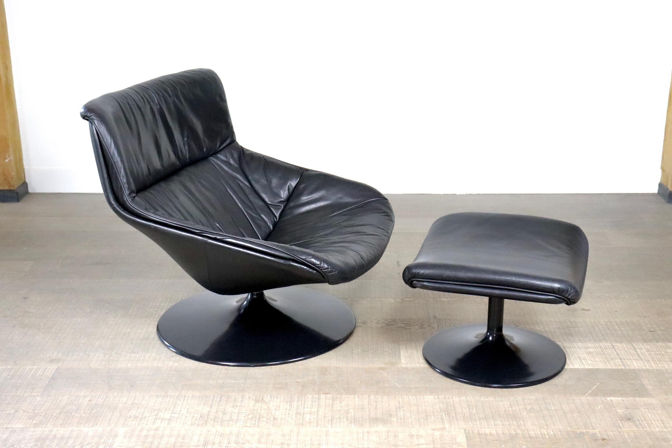 Artifort F522 lounge chair in black leather with ottoman by Geoffrey Harcourt 5
