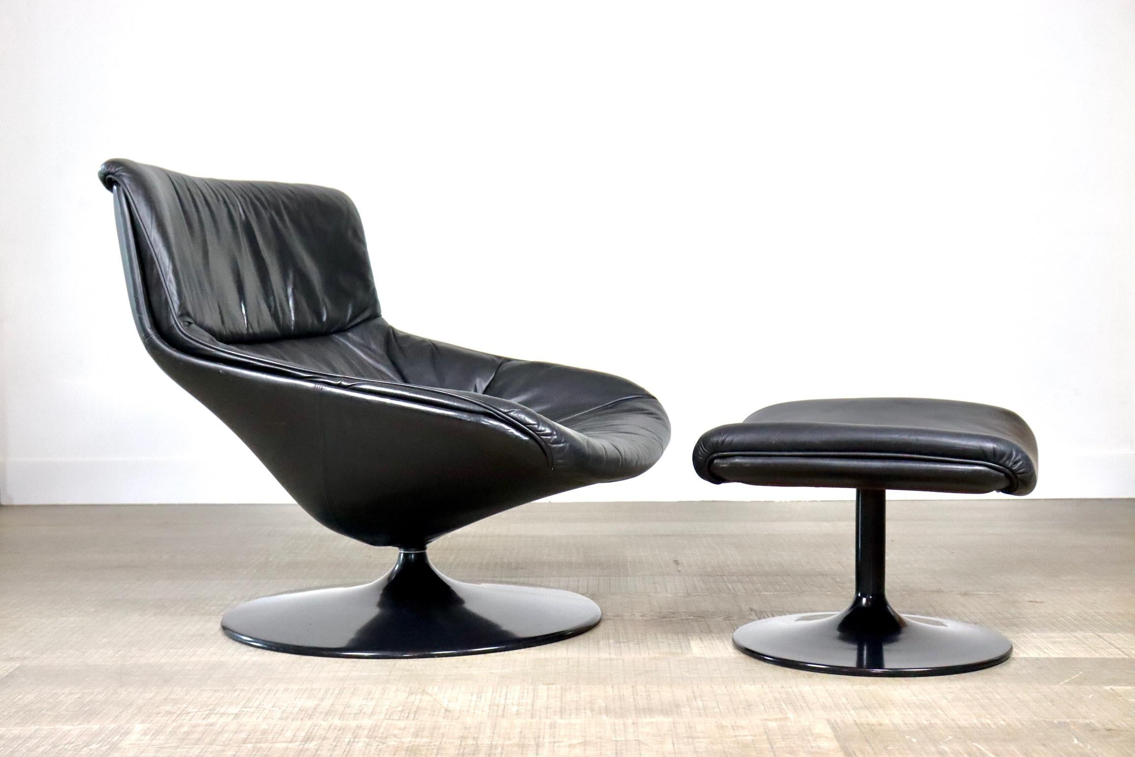 Artifort F522 lounge chair in black leather with ottoman by Geoffrey Harcourt 6