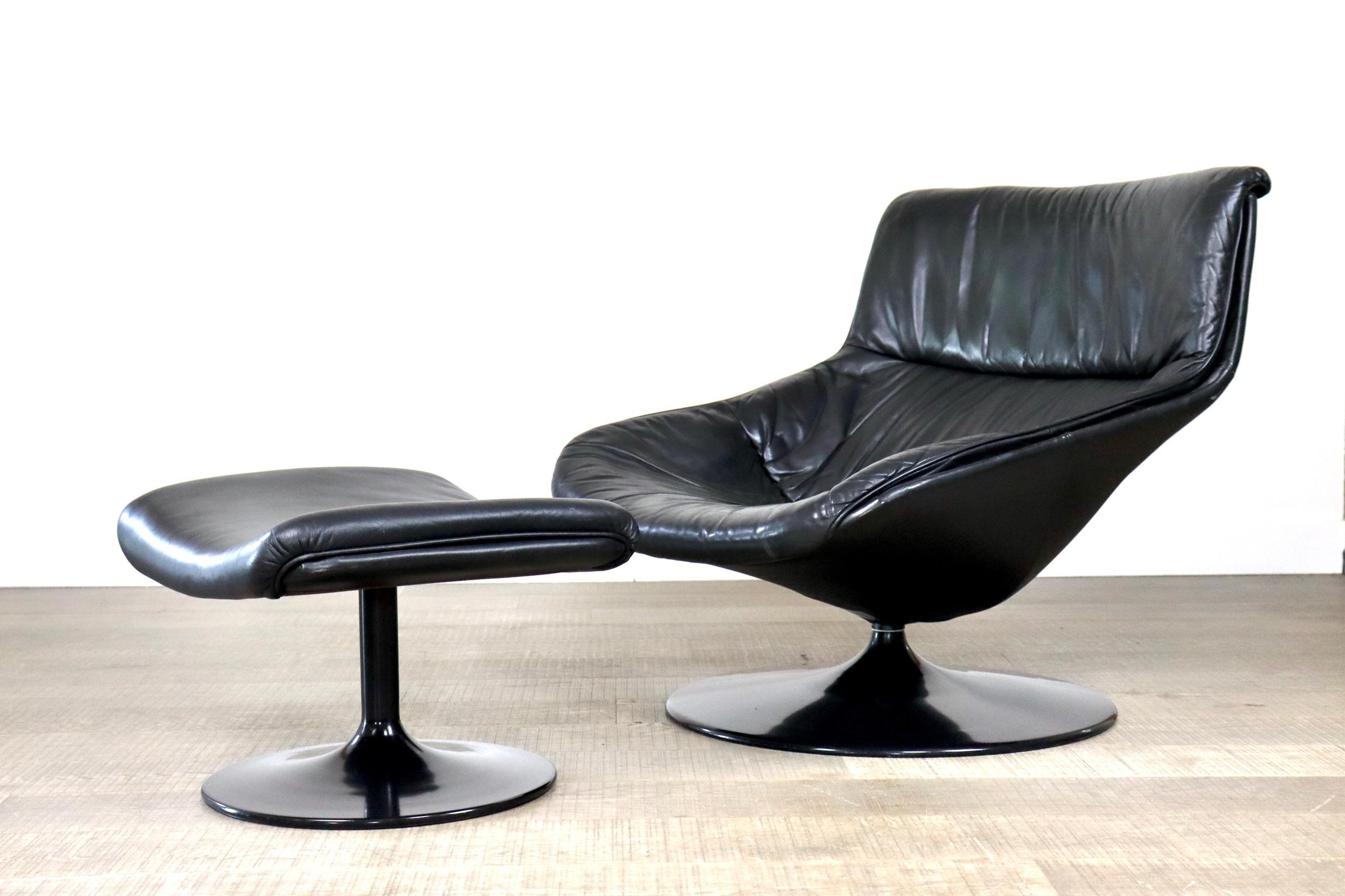 Artifort F522 lounge chair in black leather with ottoman by Geoffrey Harcourt 3