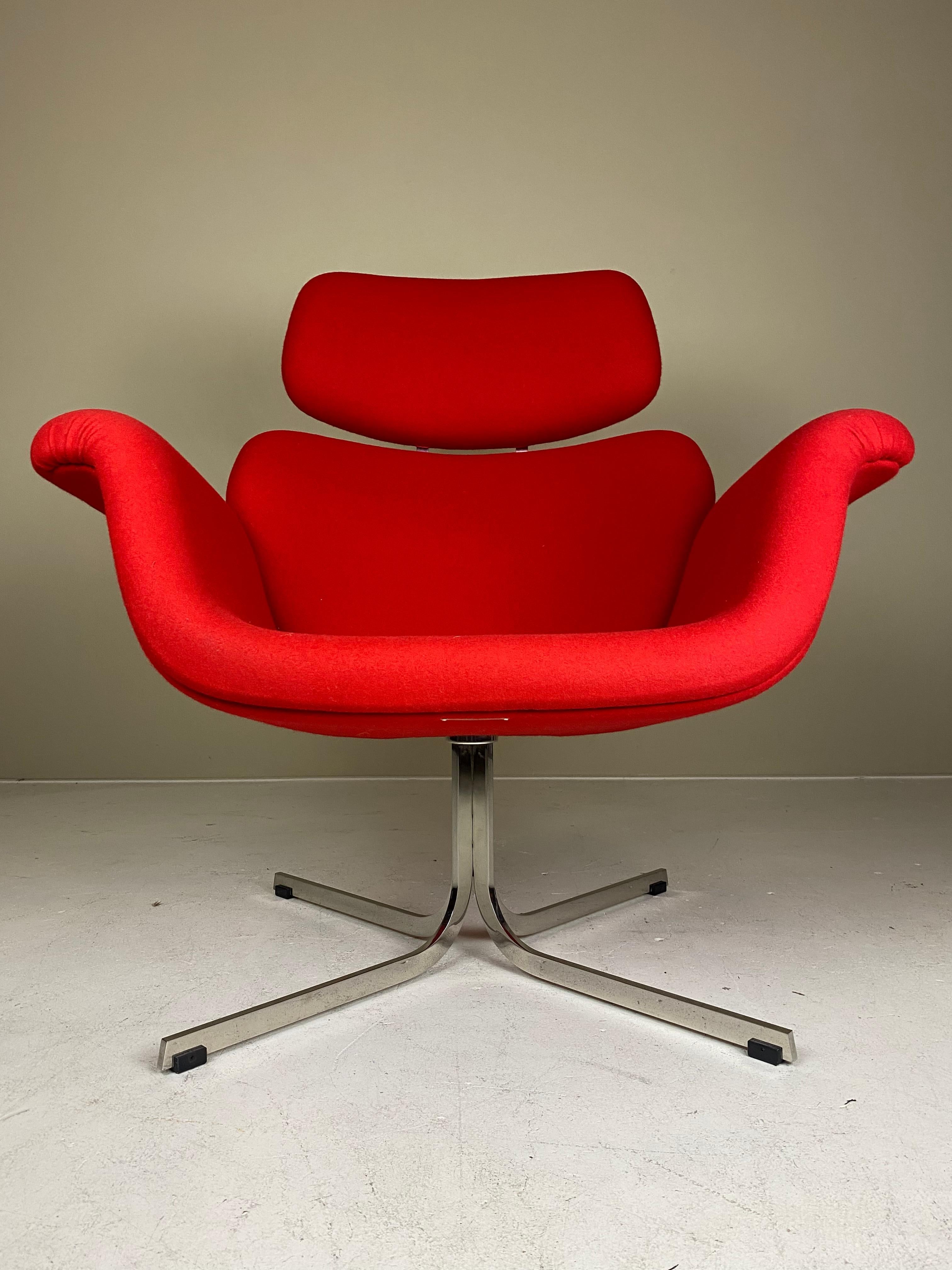 Born in Paris in 1927, Pierre Paulin a created his best known pieces in cooperation with the Dutch manufacturer Artifort. The Tongue Chair, the Ribbon Chair, the Groovy — to name but a few — all feature in museums such as the MOMA New York and