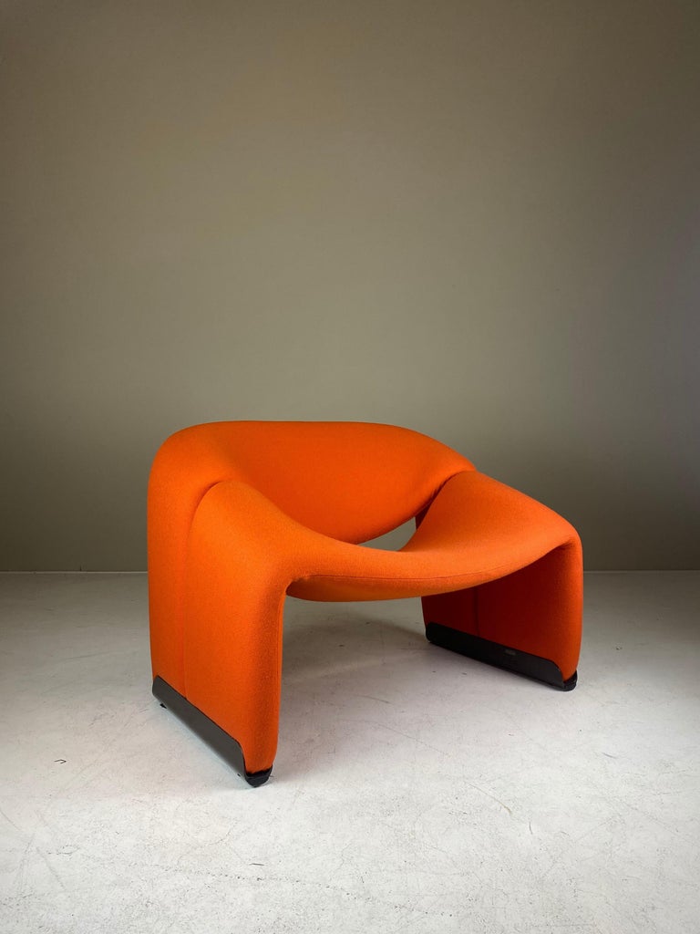 Born in Paris in 1927, Pierre Paulin a created his best known pieces in cooperation with the Dutch manufacturer Artifort. The tongue chair, the ribbon chair, the tulip — to name but a few — all feature in museums such as the MOMA New York and Centre