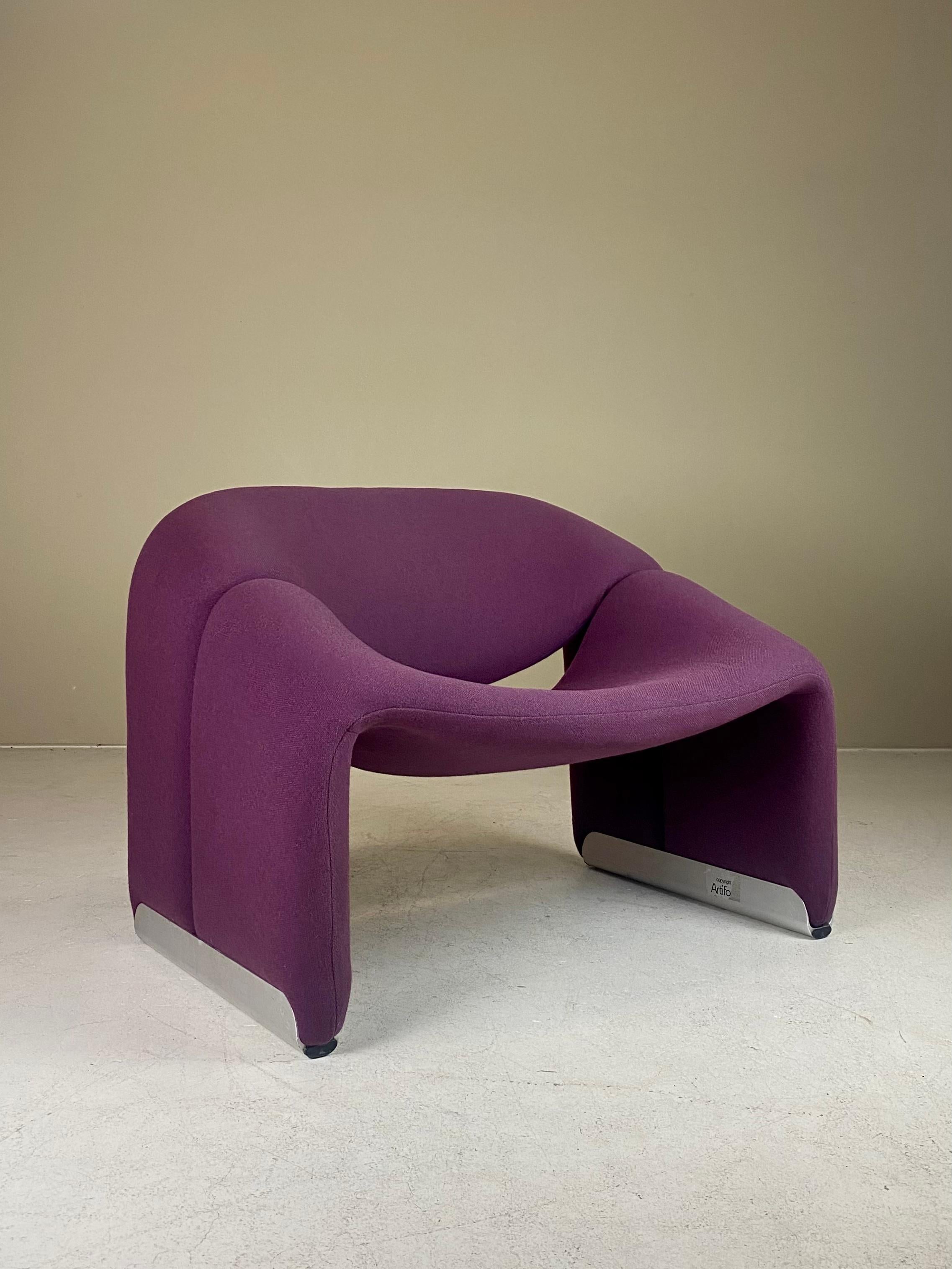 Born in Paris in 1927, Pierre Paulin a created his best known pieces in cooperation with the Dutch manufacturer Artifort. The Tongue chair, the Ribbon chair, the Tulip — to name but a few — all feature in museums such as the MOMA New York and Centre
