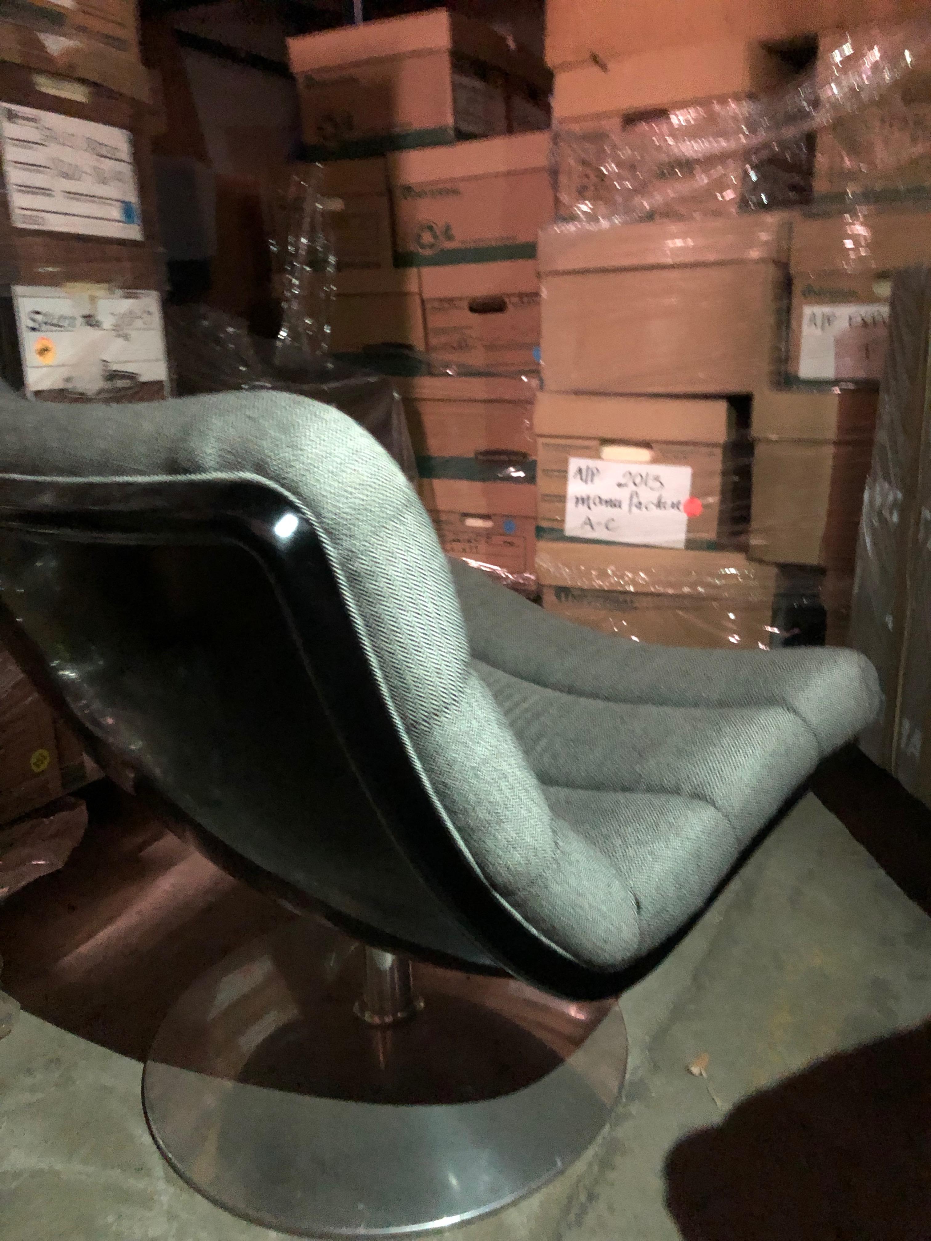 Artifort F978 Grey Fabric Swivel Lounge Chair 4