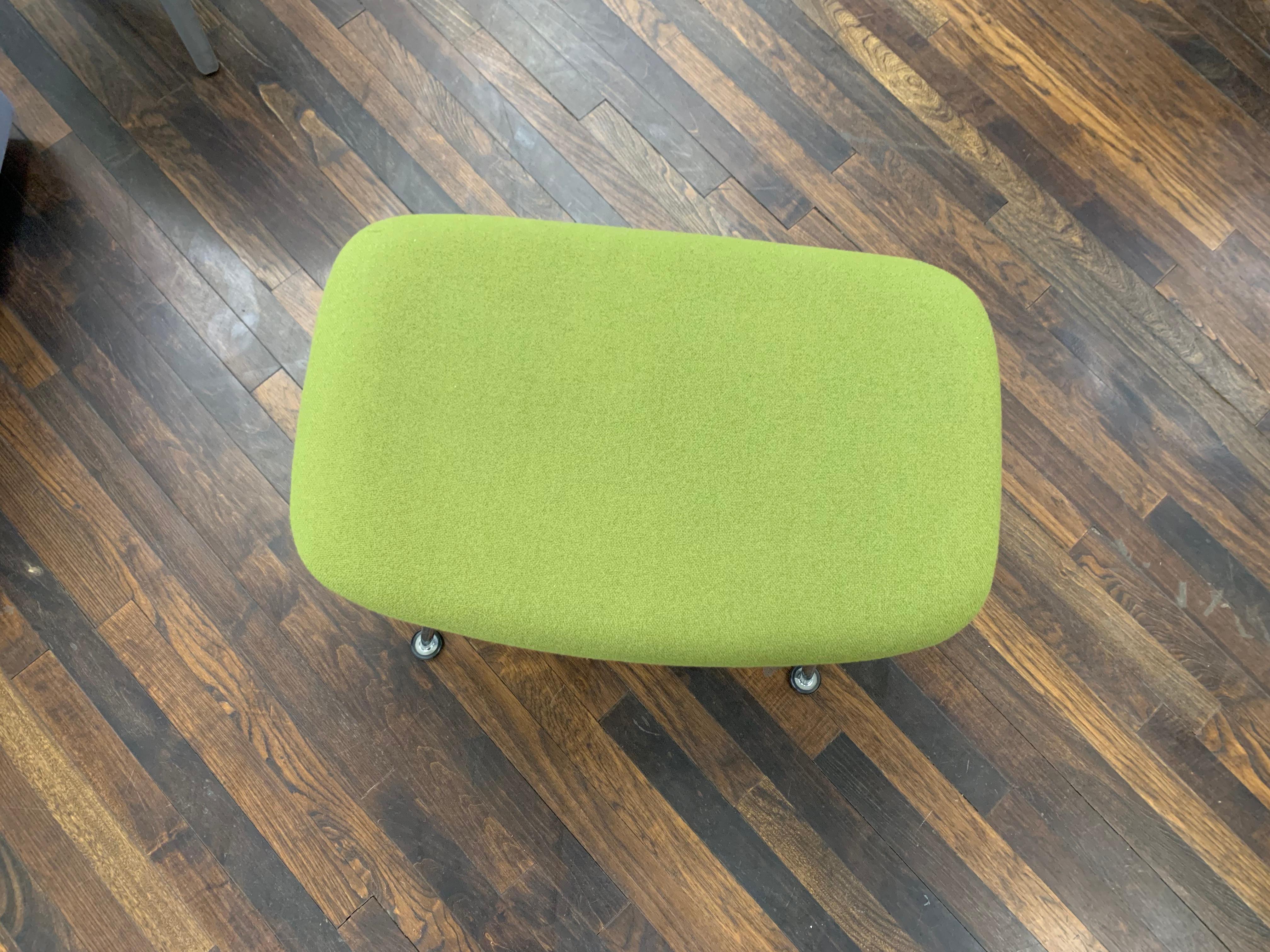 Artifort Green Oyster Chair with Ottoman by Pierre Paulin In Good Condition In New York, NY