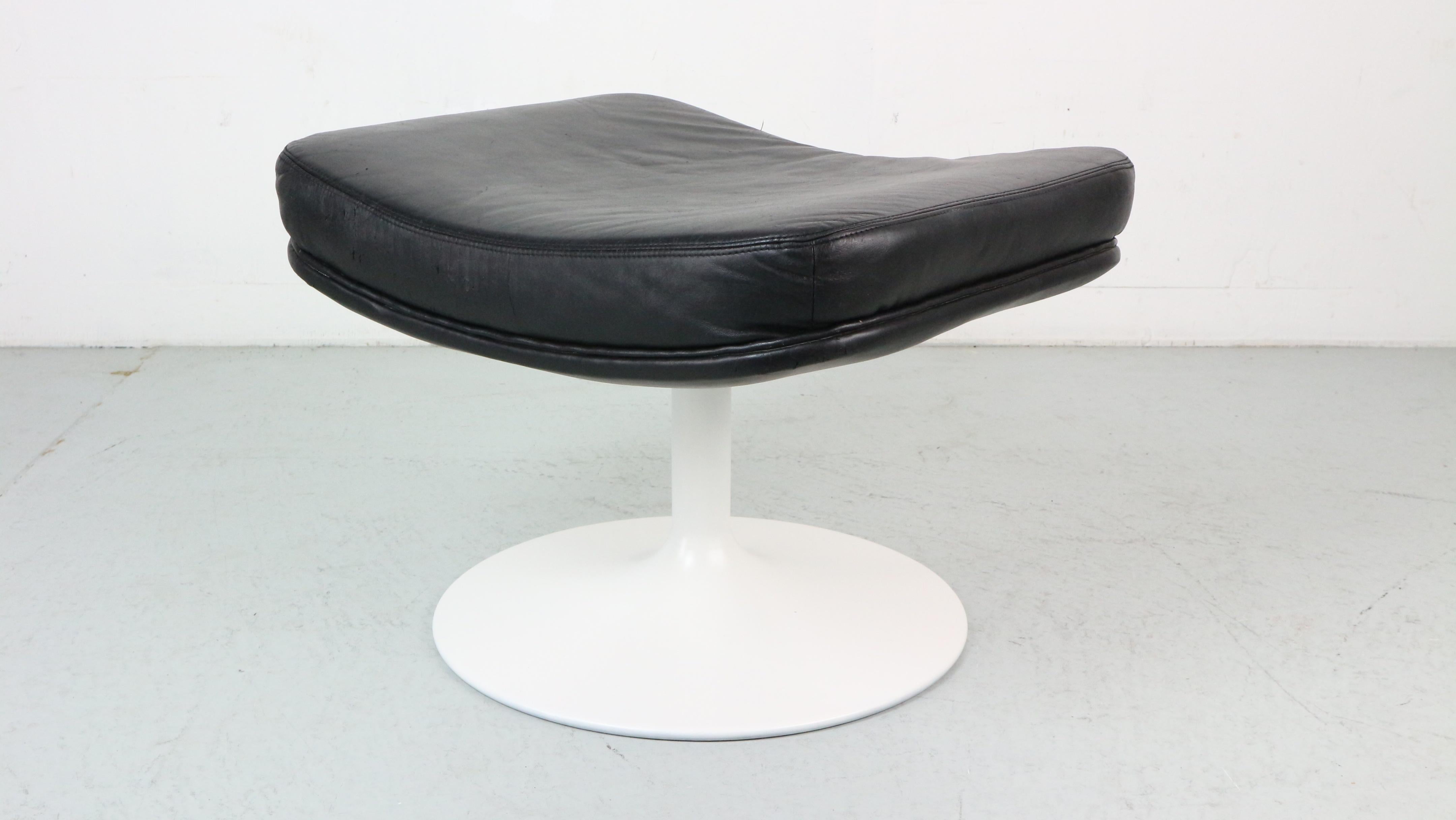 Steel Artifort Leather and steel tulip P588 Ottoman/Footstool for F500 serie For Sale