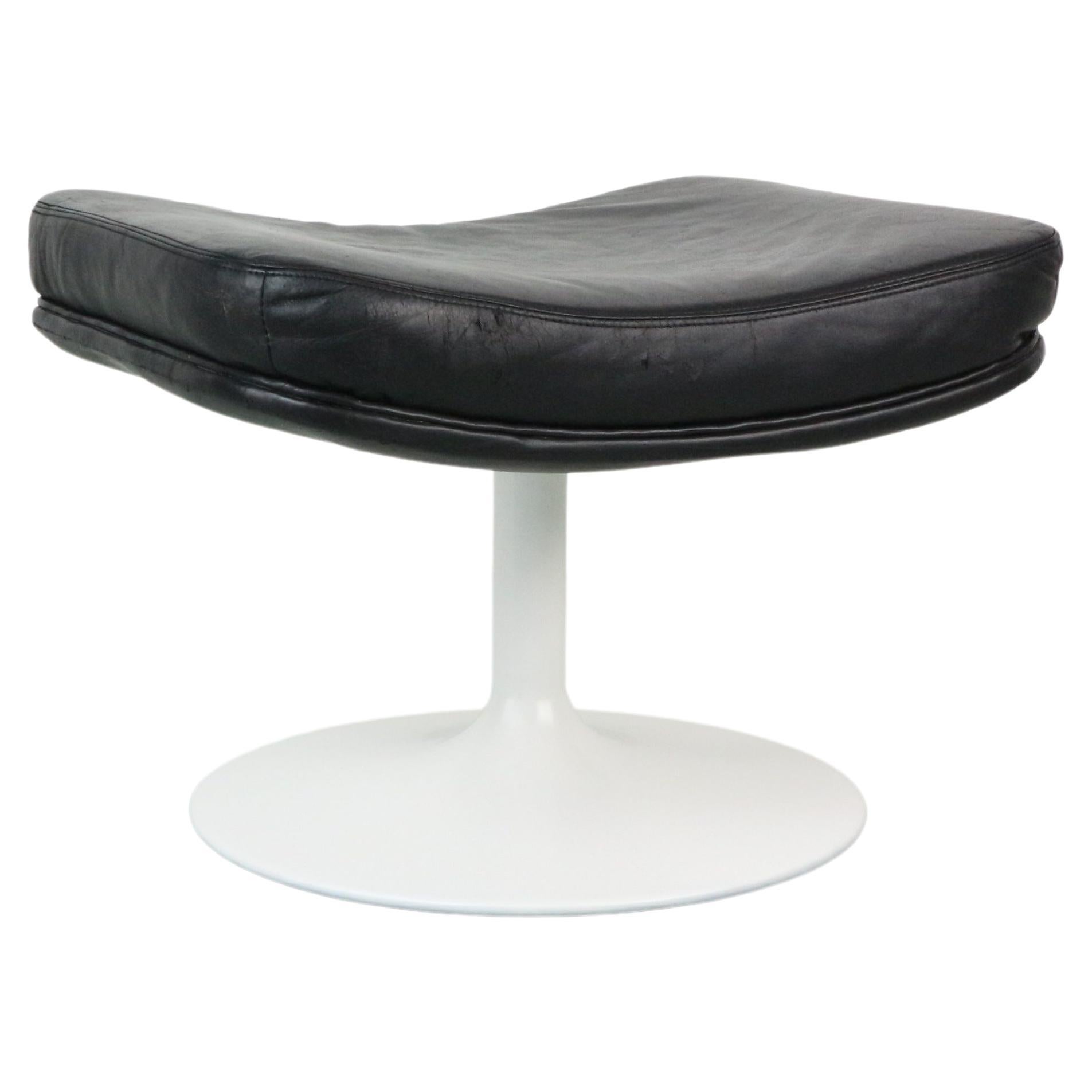 Artifort Leather and steel tulip P588 Ottoman/Footstool for F500 serie For Sale