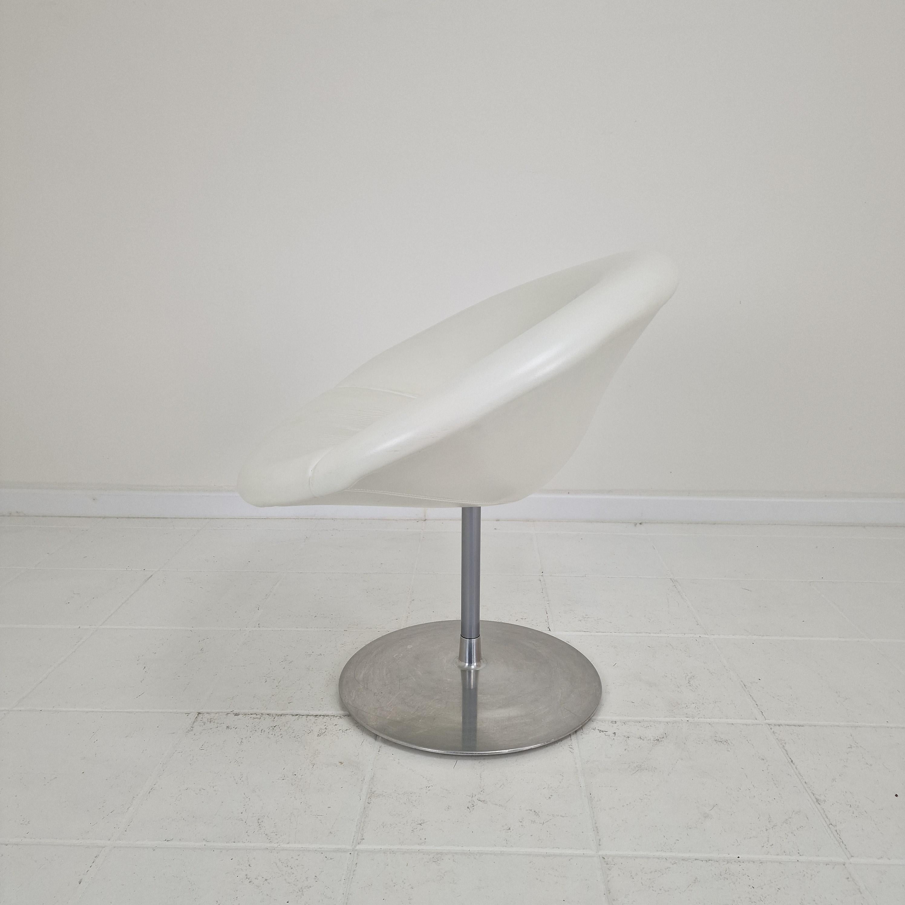 Silla Artifort Little Globe de Pierre Paulin en cuero, años 80 finales del siglo XX en venta