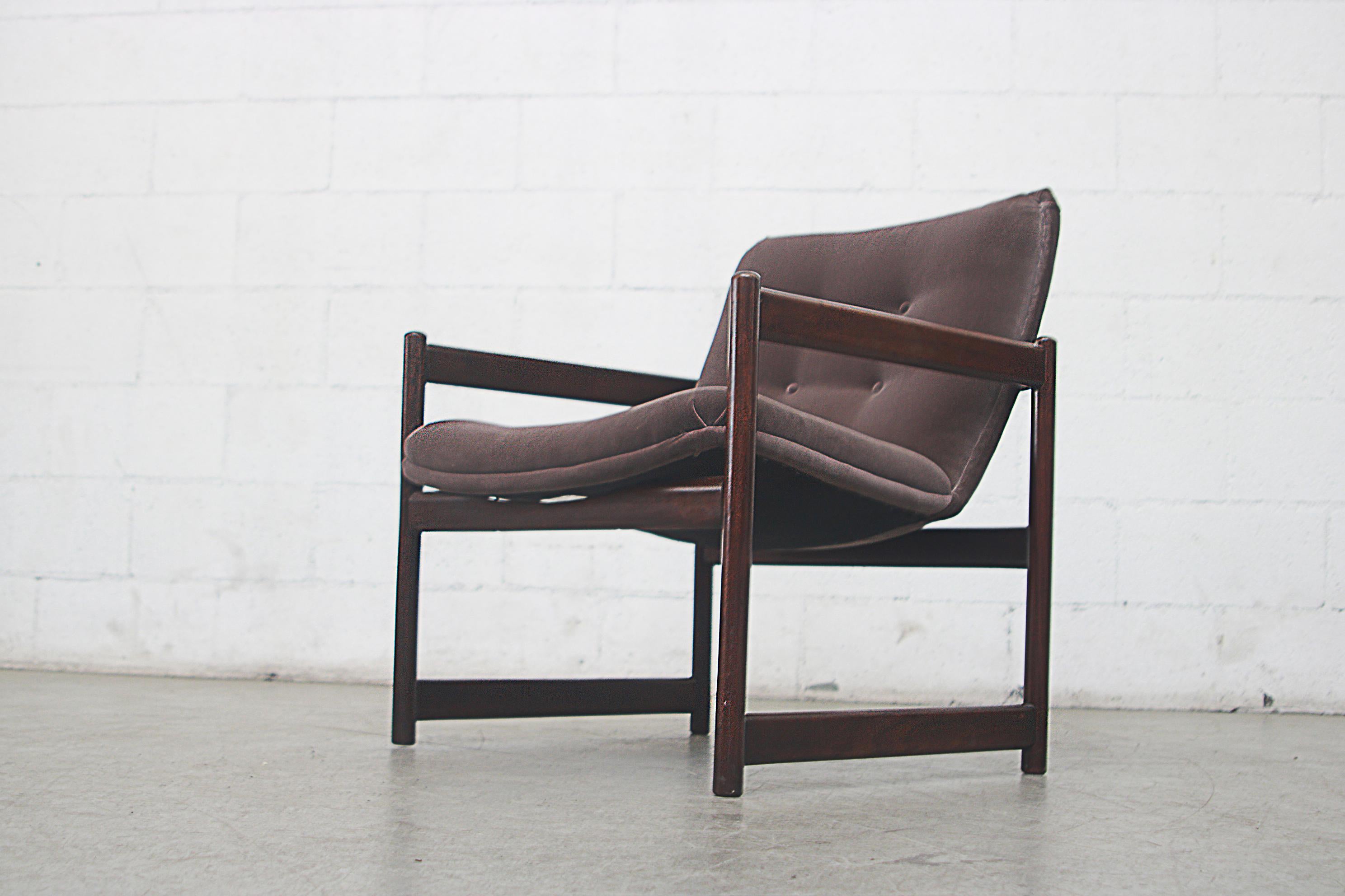Artifort Lounge Chair with Mahogany Cube Frame 1