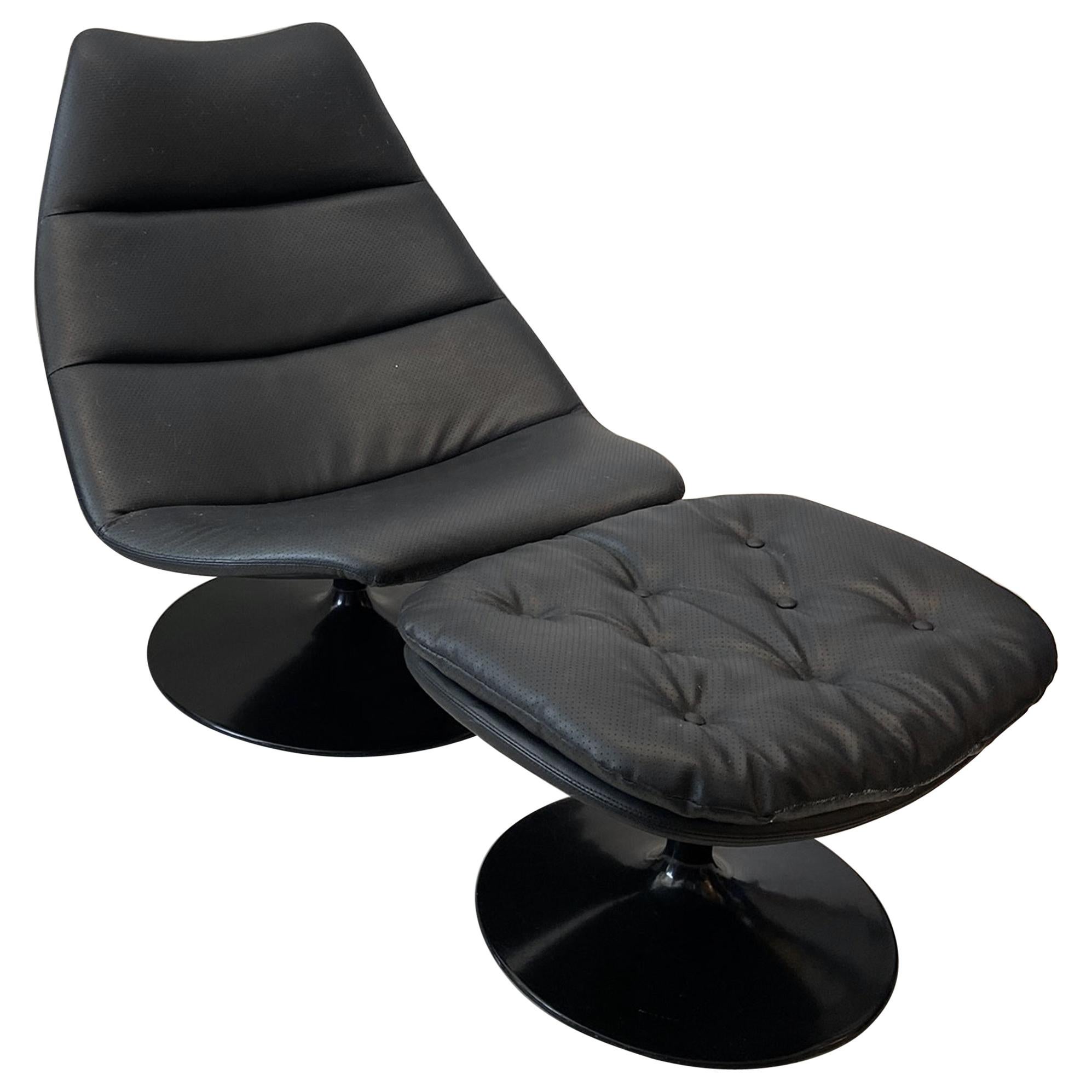 Artifort Lounge Chair with Ottoman