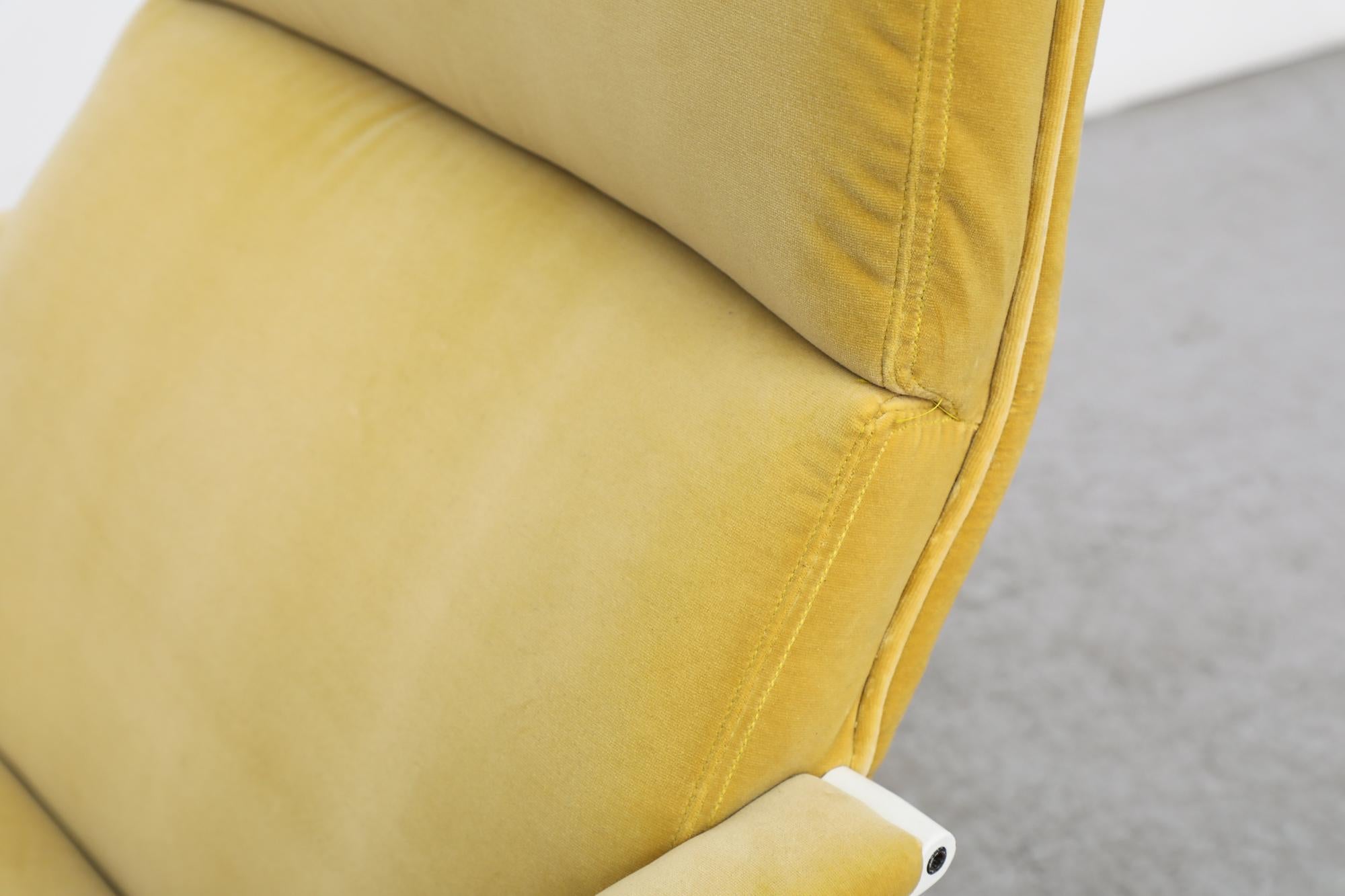Artifort Model F156 Swivel Lounge Chair with New Velvet Yellow Upholstery For Sale 4