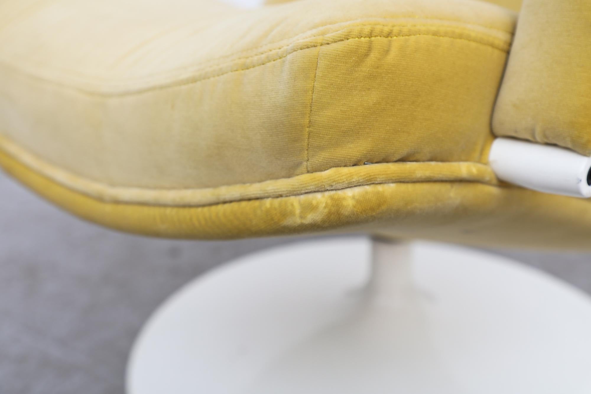 Artifort Model F156 Swivel Lounge Chair with New Velvet Yellow Upholstery 6