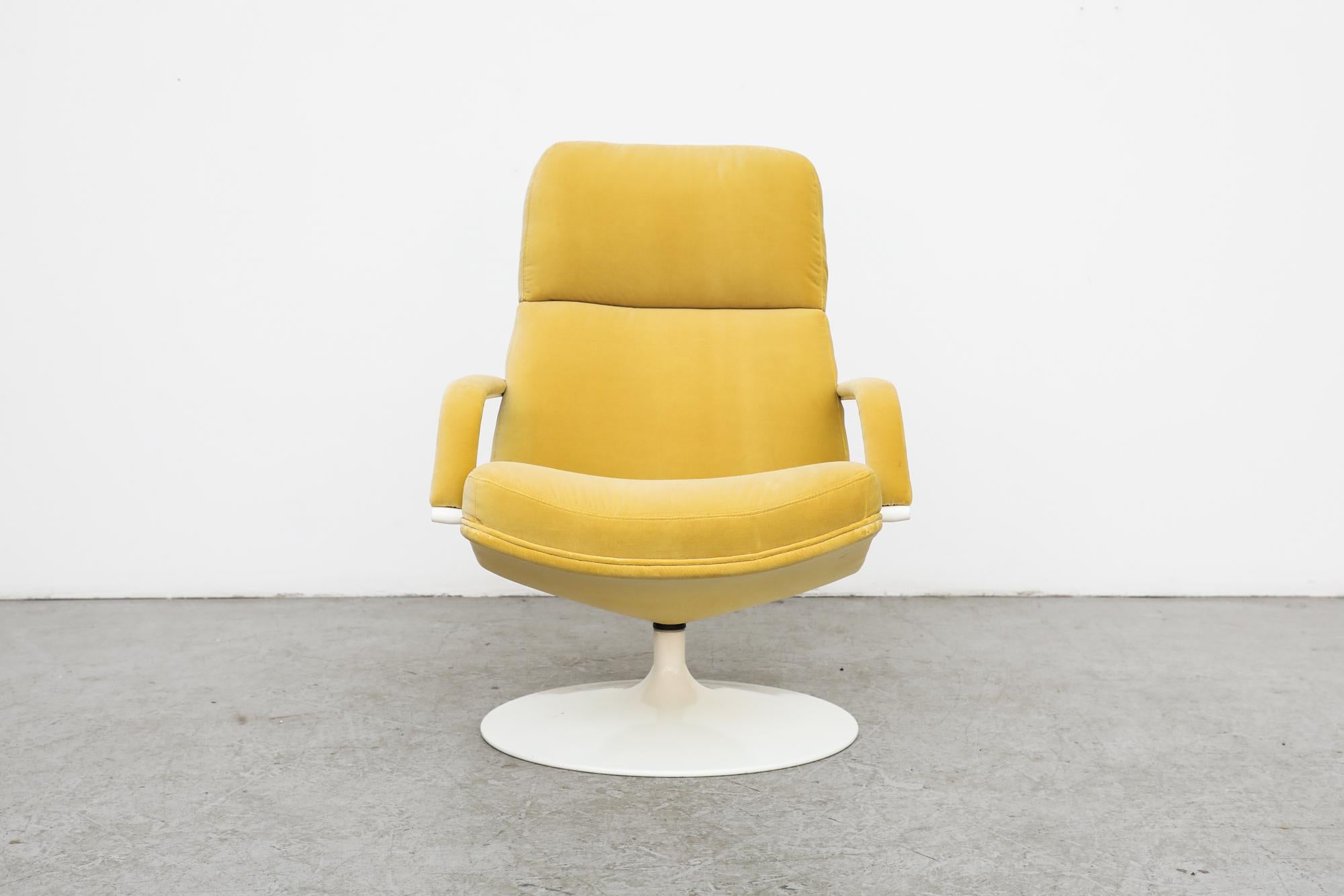 Handsome Artifort swivel lounge chair with white Saarinen style tulip base and new yellow velvet upholstery, designed by British designer Geoffrey Harcourt for acclaimed Dutch furniture house Artifort in 1972. Born in 1935, Geoffrey D. Harcourt