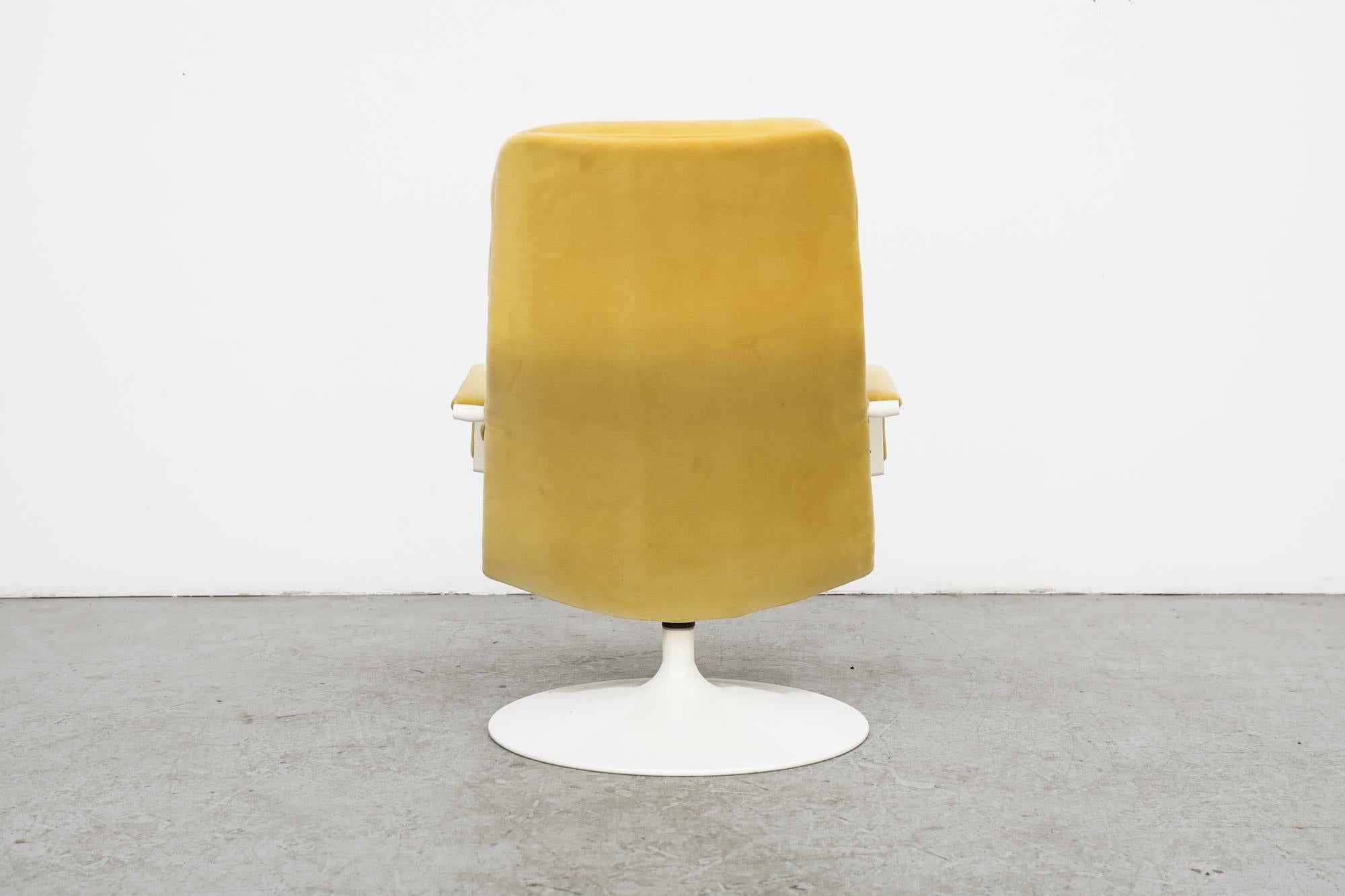 Late 20th Century Artifort Model F156 Swivel Lounge Chair with New Velvet Yellow Upholstery For Sale