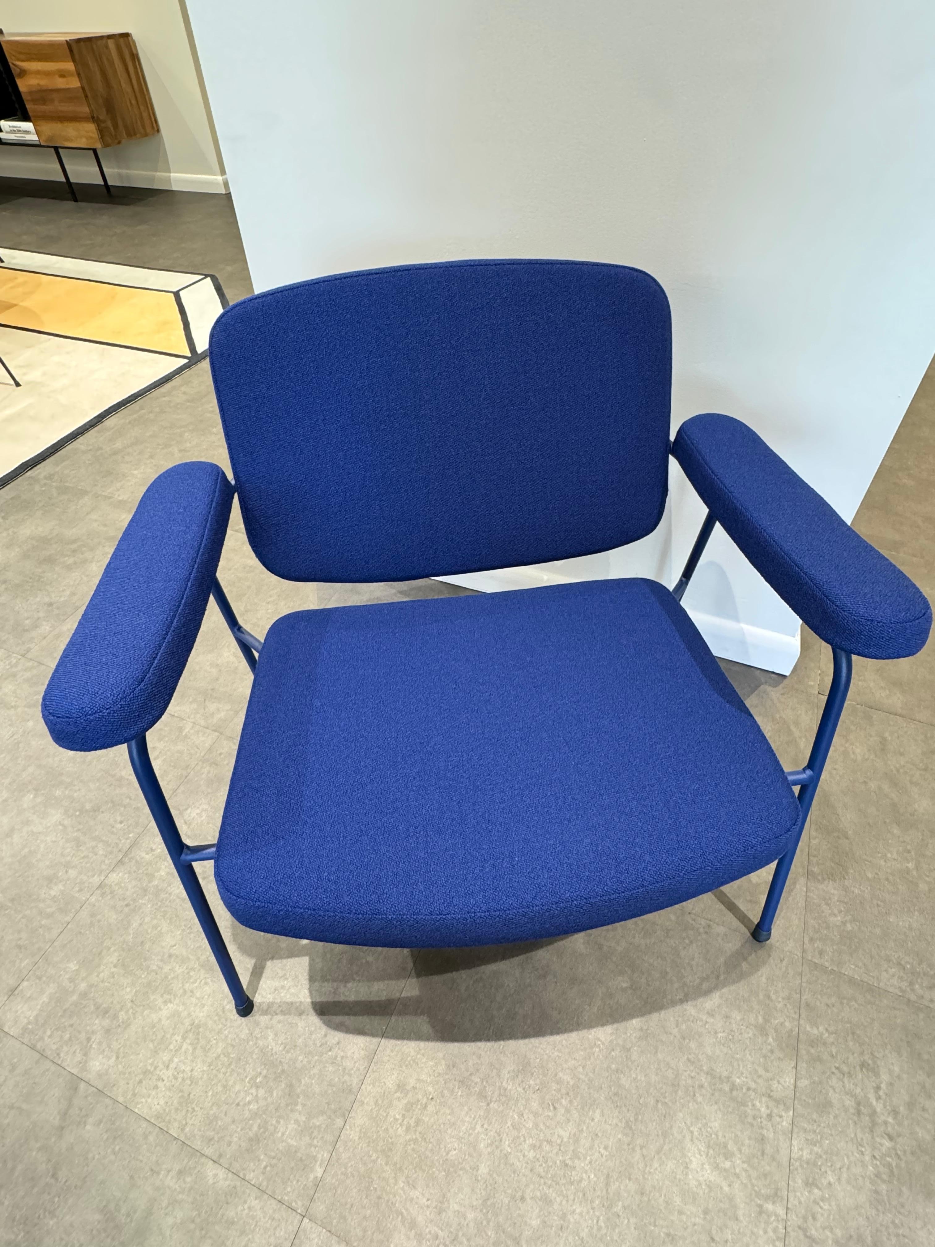 Upholstery Fabric not standard(name
fabric/colour/supplier) Vidar by
Kvadrat color 0772 (GG)

Moulin Lounge
Design by Pierre Paulin
The 1958 Moulin chair family were some of Paulin's first commercial pieces exploring Mid-Century Modern aesthetics.