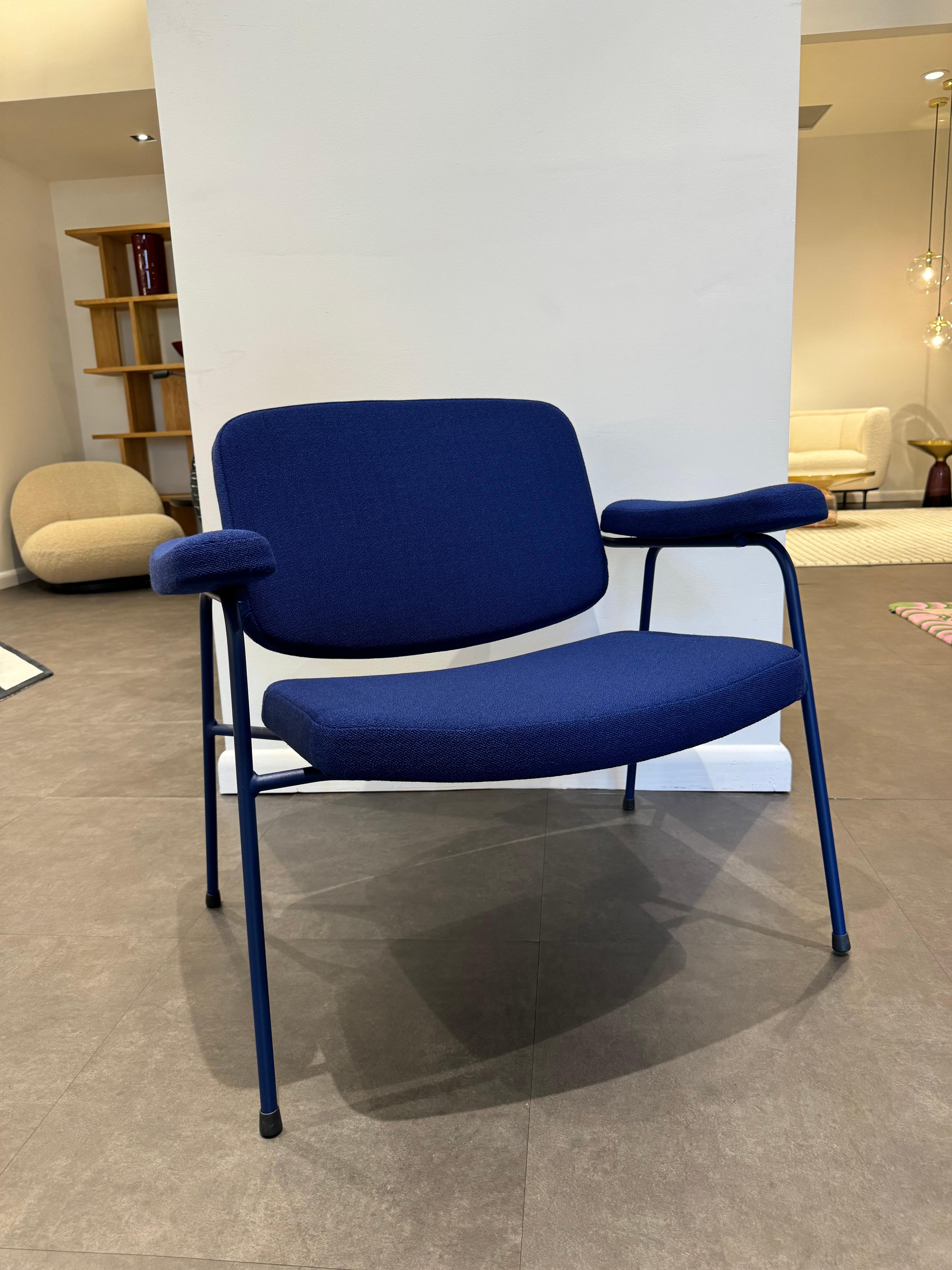 Upholstery Fabric not standard(name
fabric/colour/supplier) Vidar by
Kvadrat color 0772 (GG)

Moulin Lounge
Design by Pierre Paulin
The 1958 Moulin chair family were some of Paulin's first commercial pieces exploring Mid-Century Modern aesthetics.